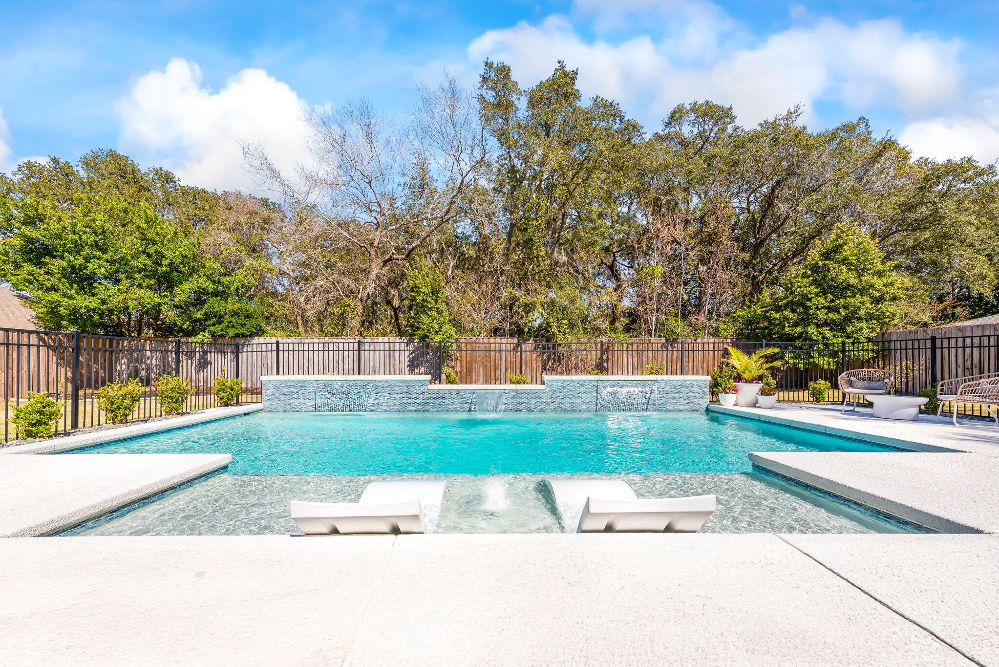 WOODLAND SHORES - Residential