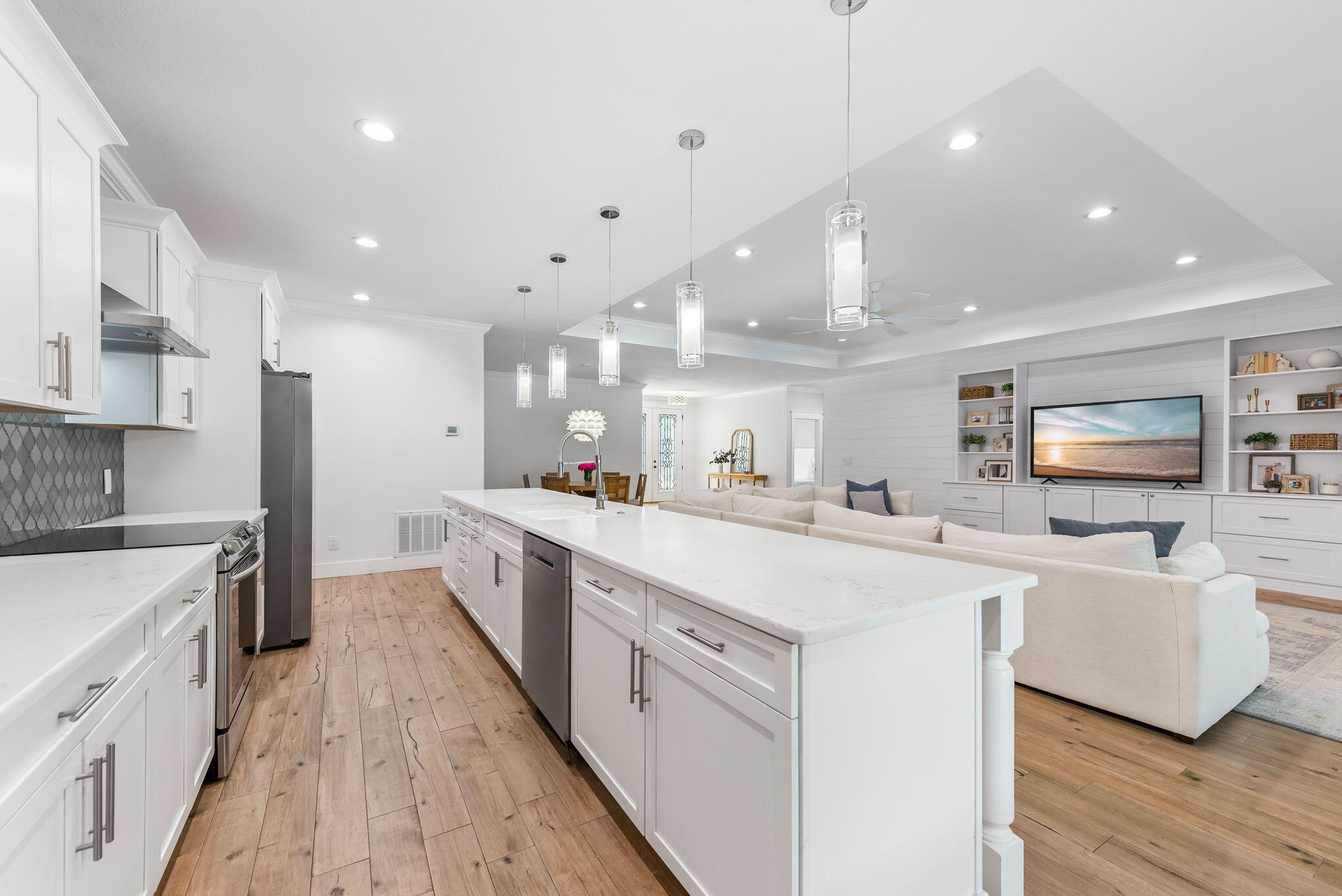 WOODLAND SHORES - Residential