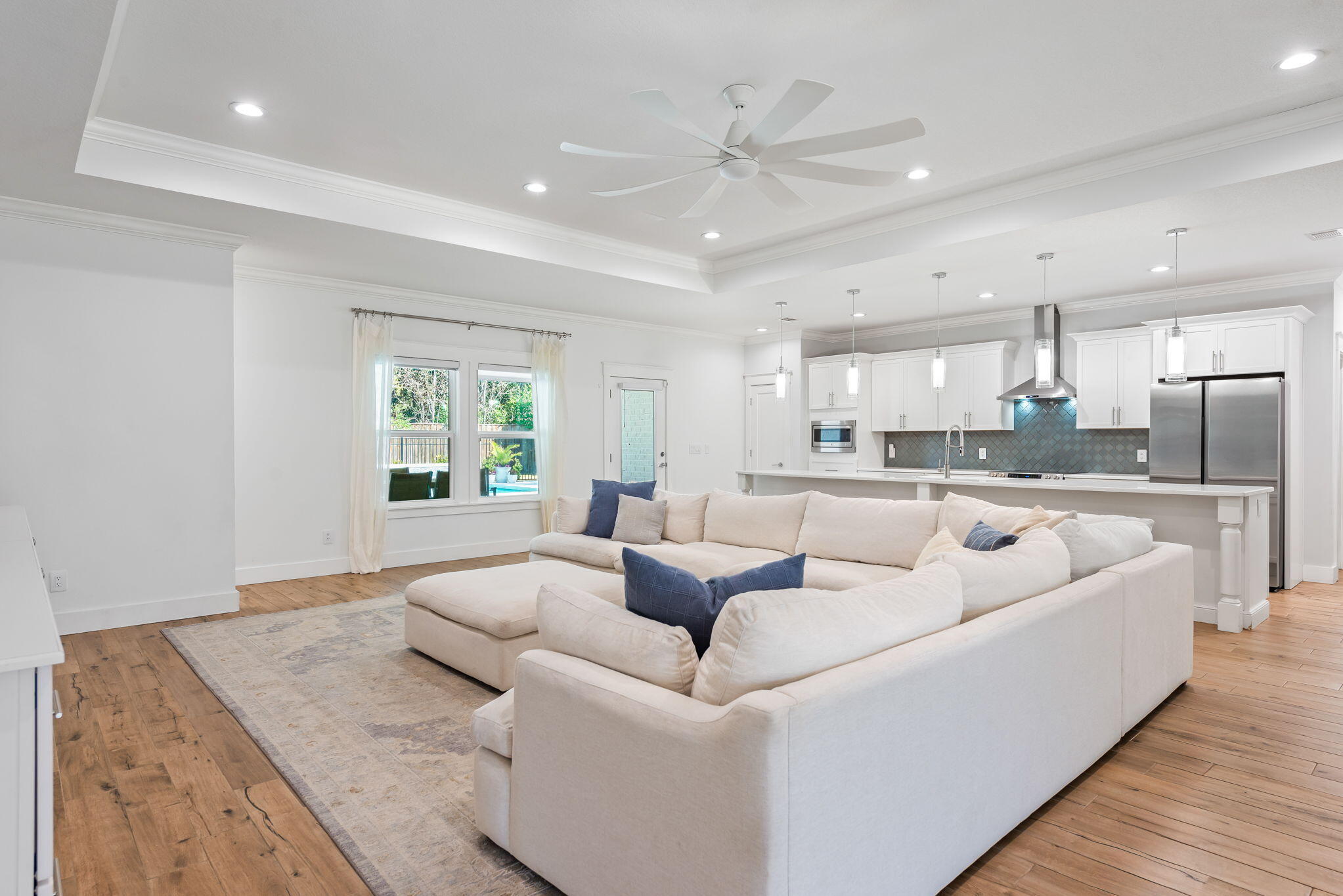 WOODLAND SHORES - Residential