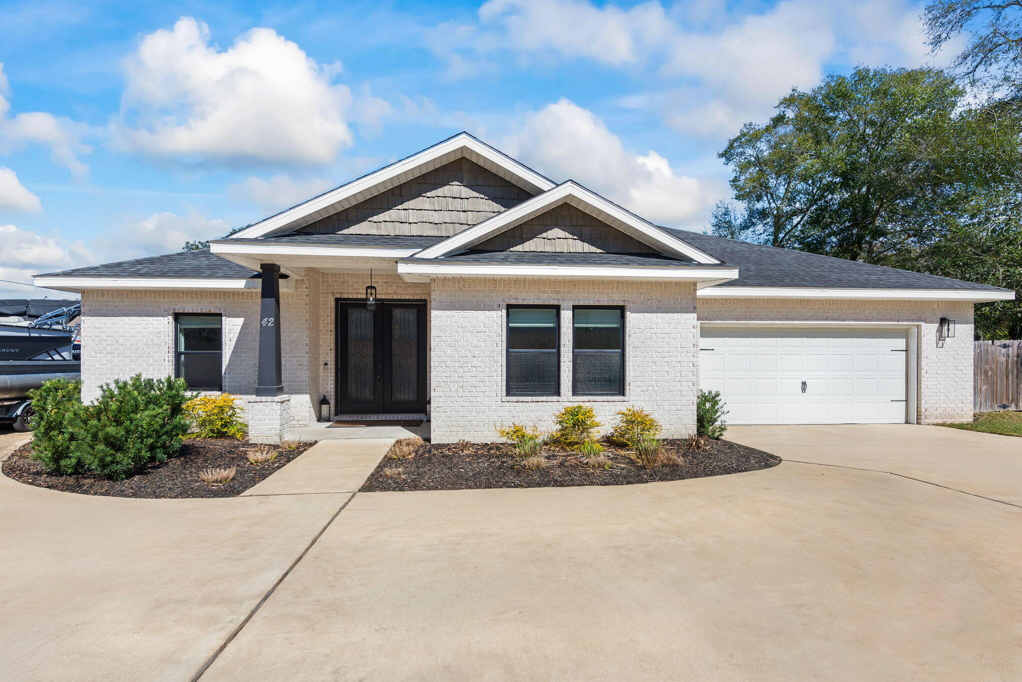 WOODLAND SHORES - Residential