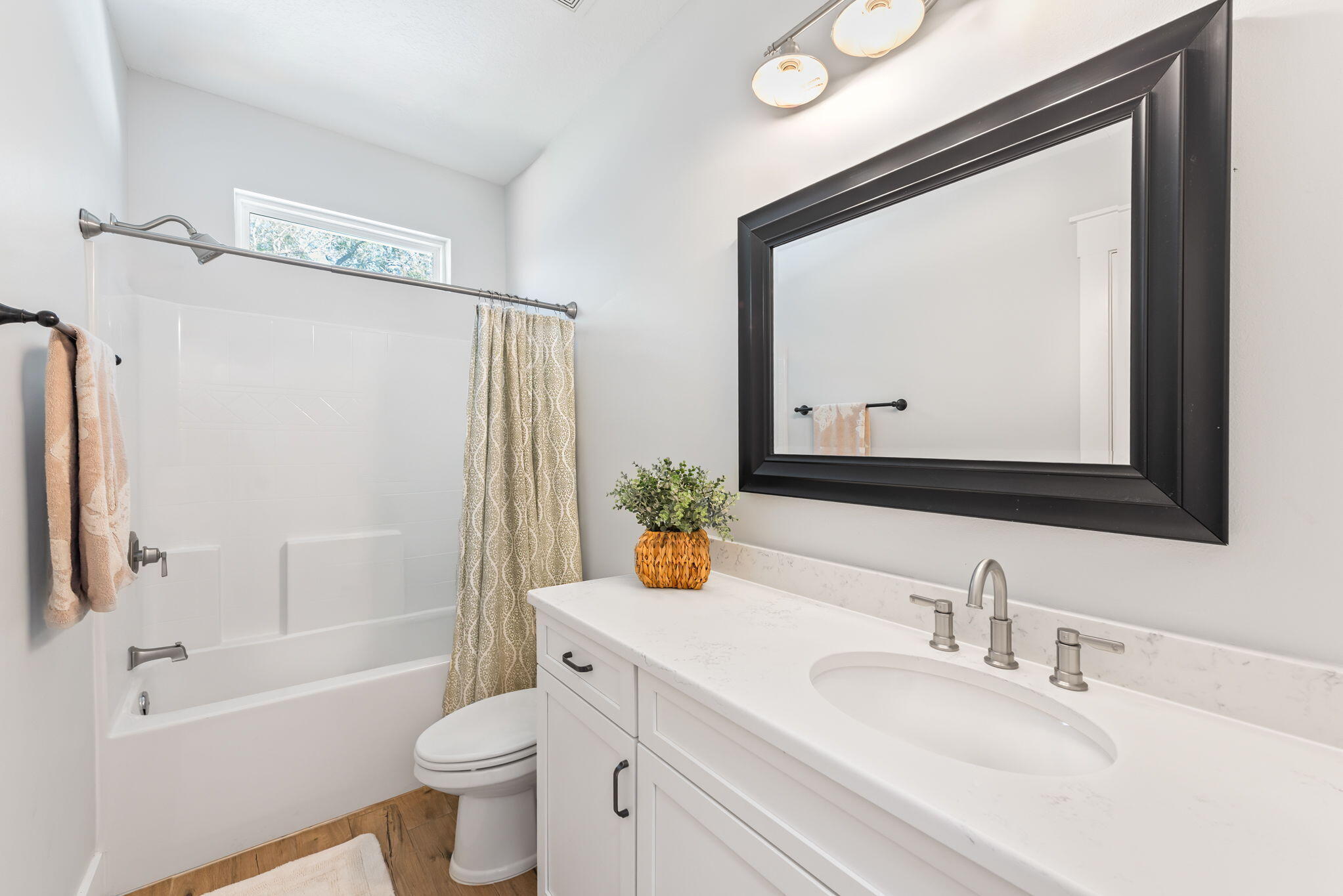 WOODLAND SHORES - Residential