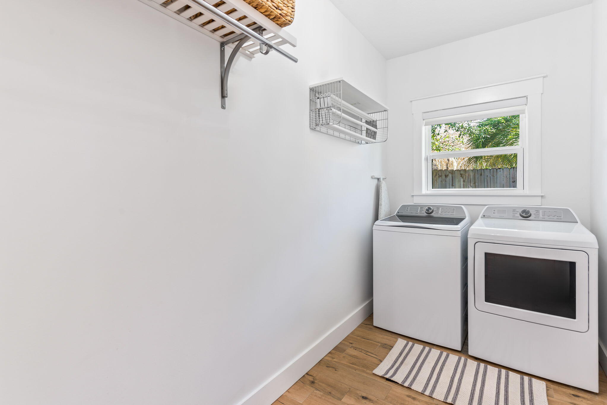 WOODLAND SHORES - Residential