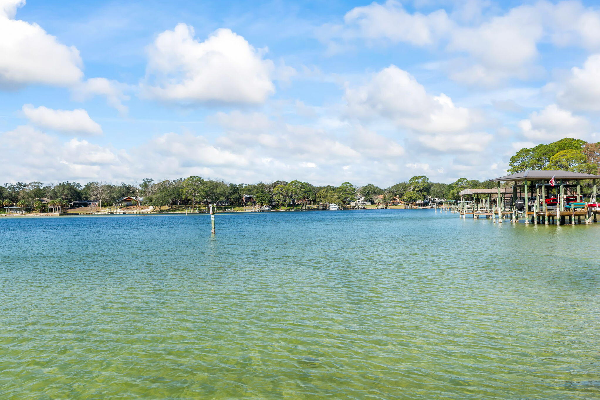 WOODLAND SHORES - Residential