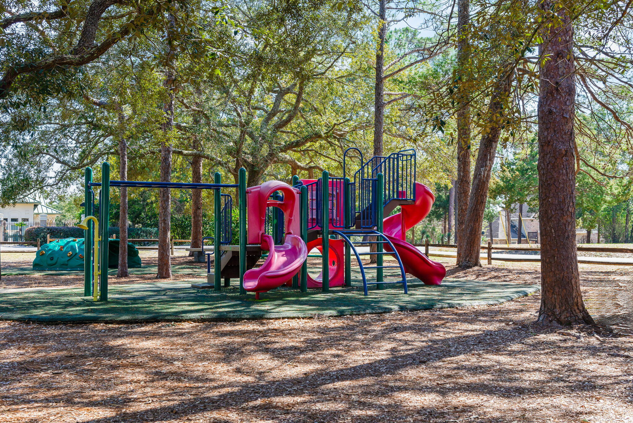 WOODLAND SHORES - Residential