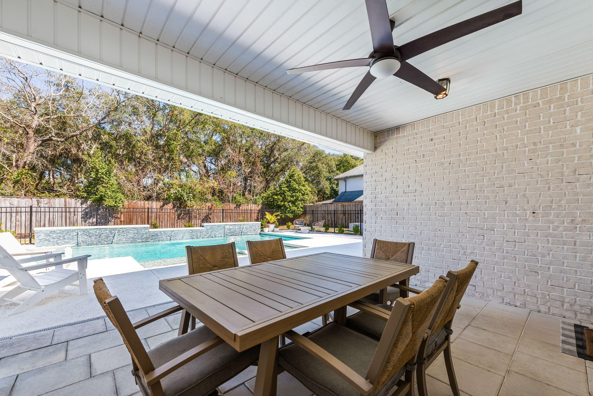 WOODLAND SHORES - Residential