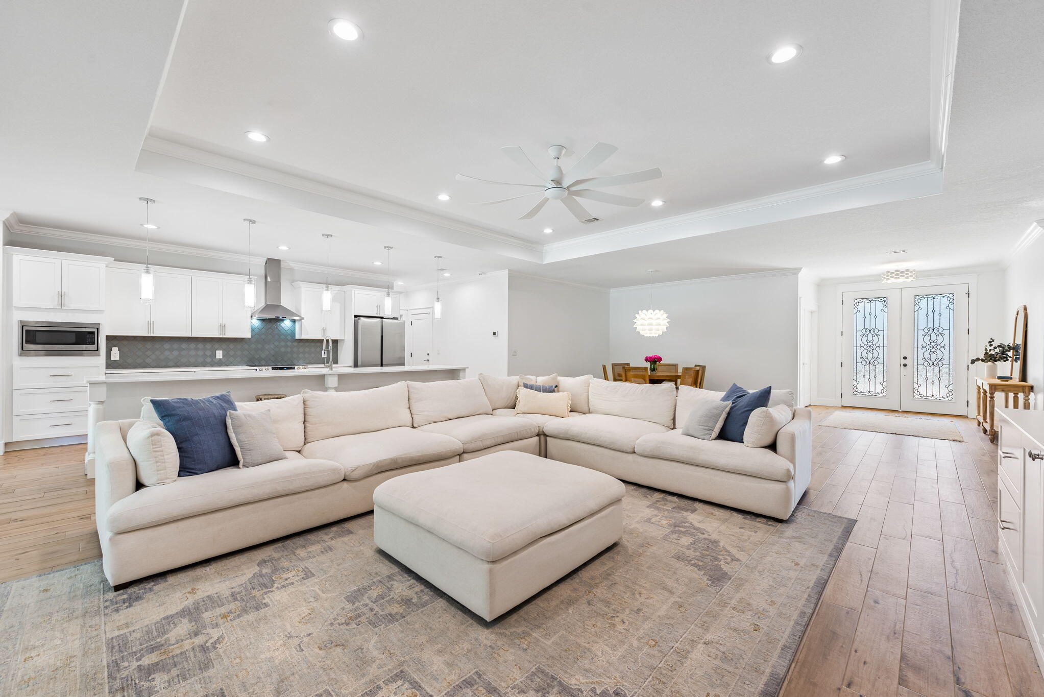 WOODLAND SHORES - Residential