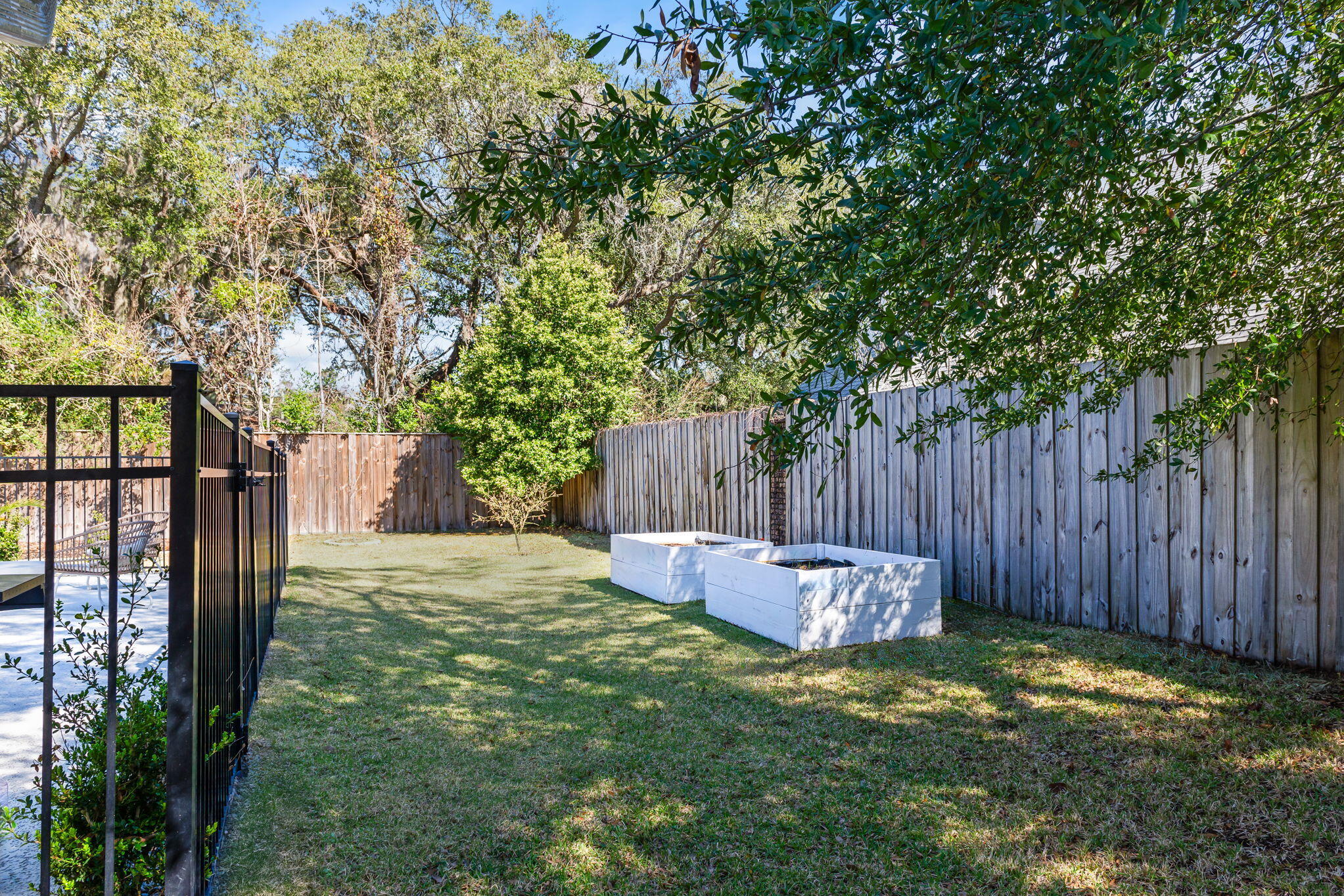 WOODLAND SHORES - Residential