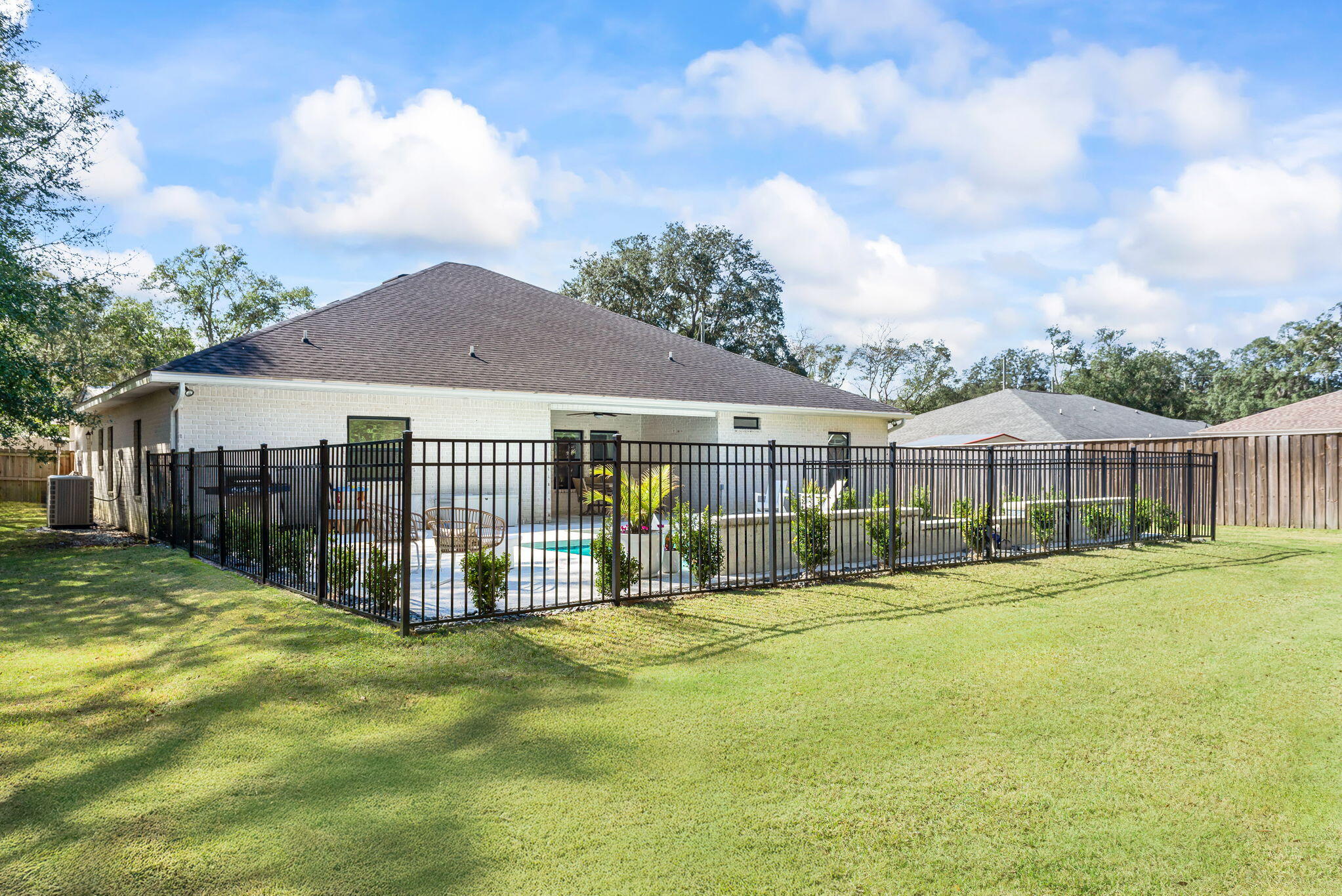 WOODLAND SHORES - Residential