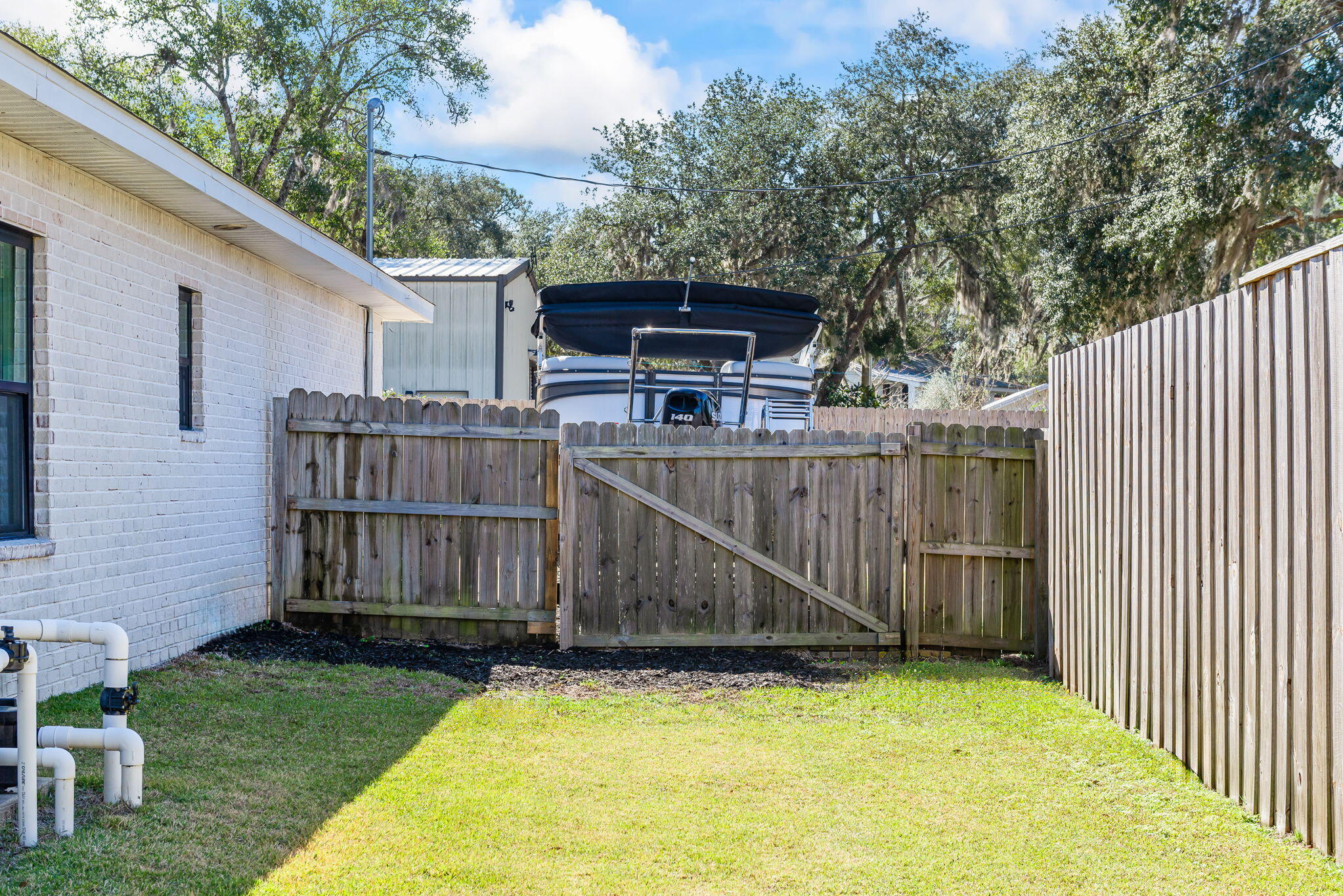 WOODLAND SHORES - Residential