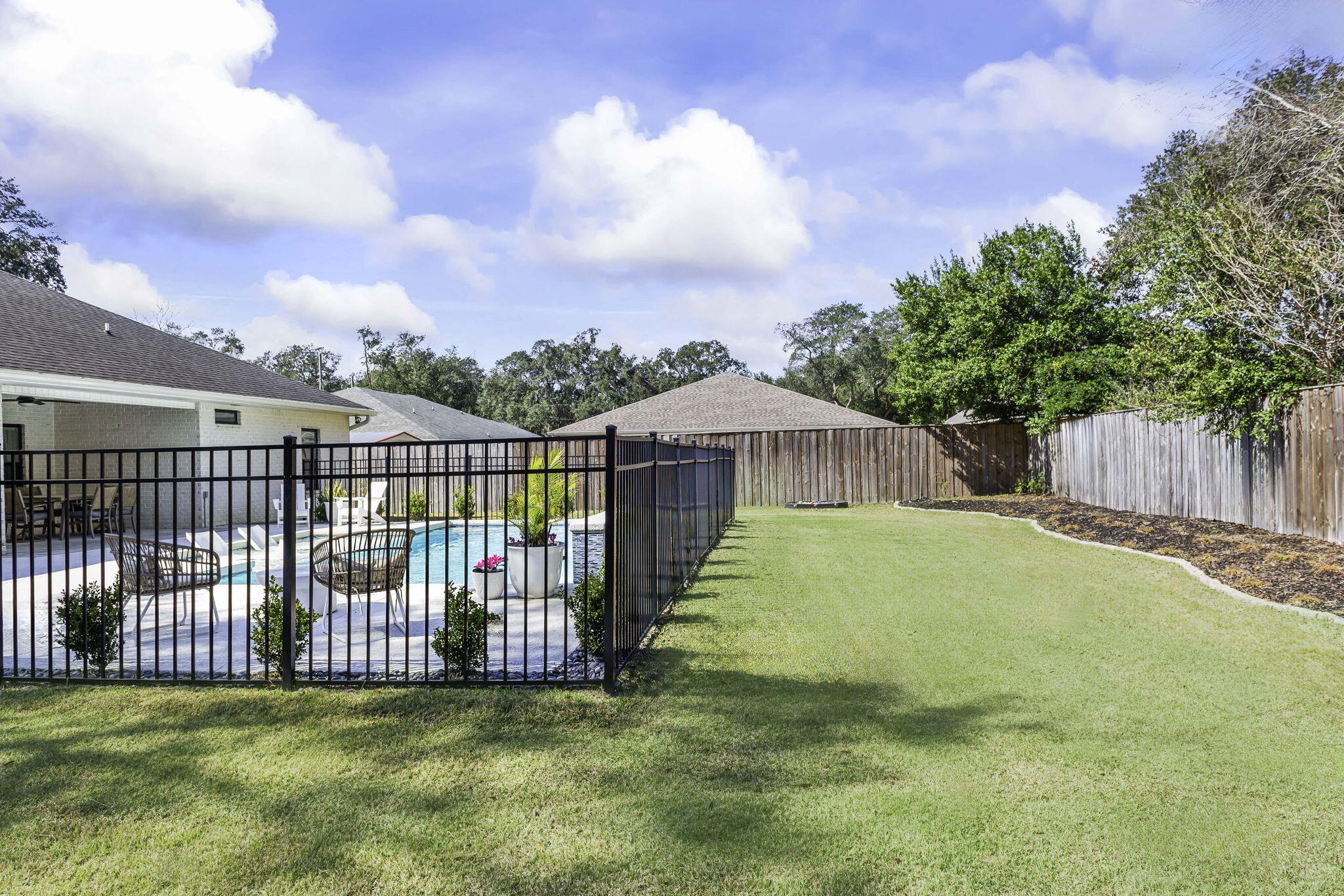 WOODLAND SHORES - Residential