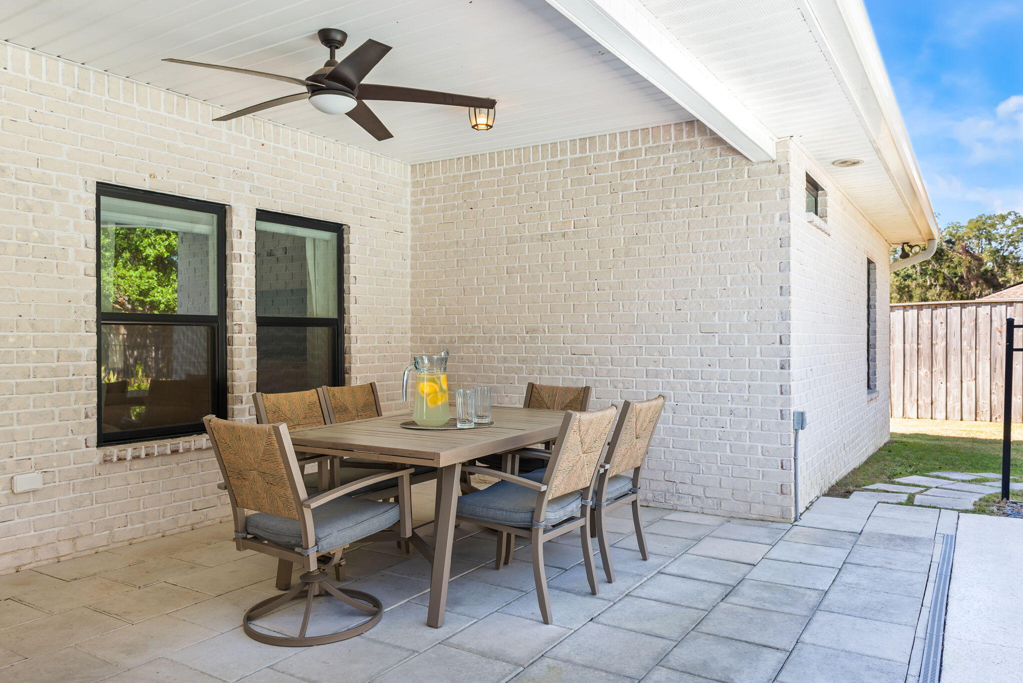 WOODLAND SHORES - Residential