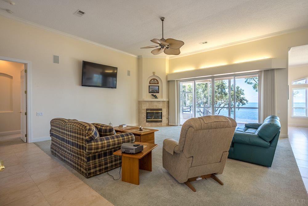 LIGHTHOUSE POINTE - Residential