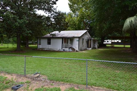 Photo of 4103 King Lake Road, DeFuniak Springs, FL 32433 (MLS # 982527) Photo of 4103 King Lake Road, DeFuniak Springs, FL 32433 (MLS # 982527)