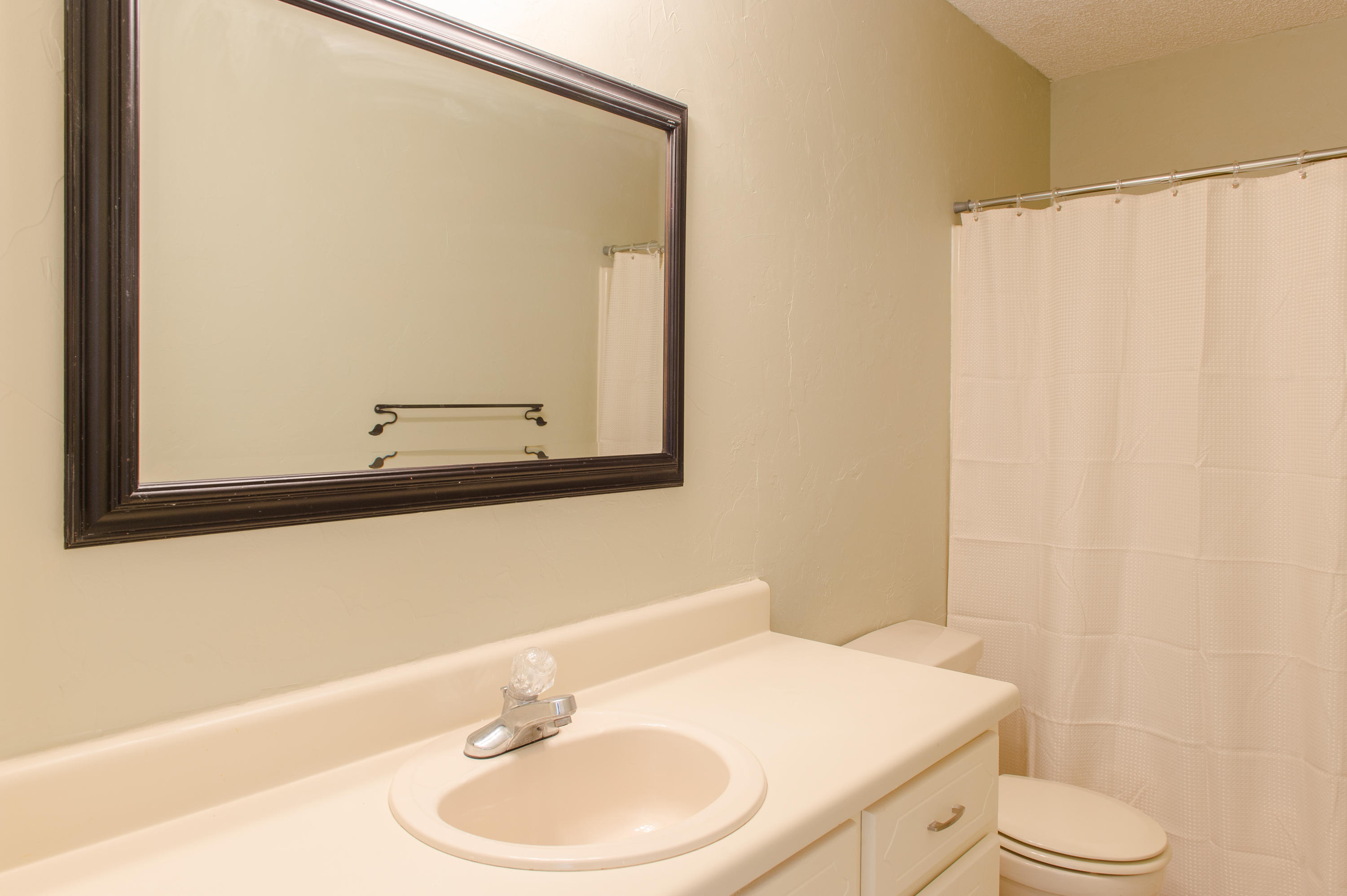 COUNTRYVIEW EST 6TH - Residential