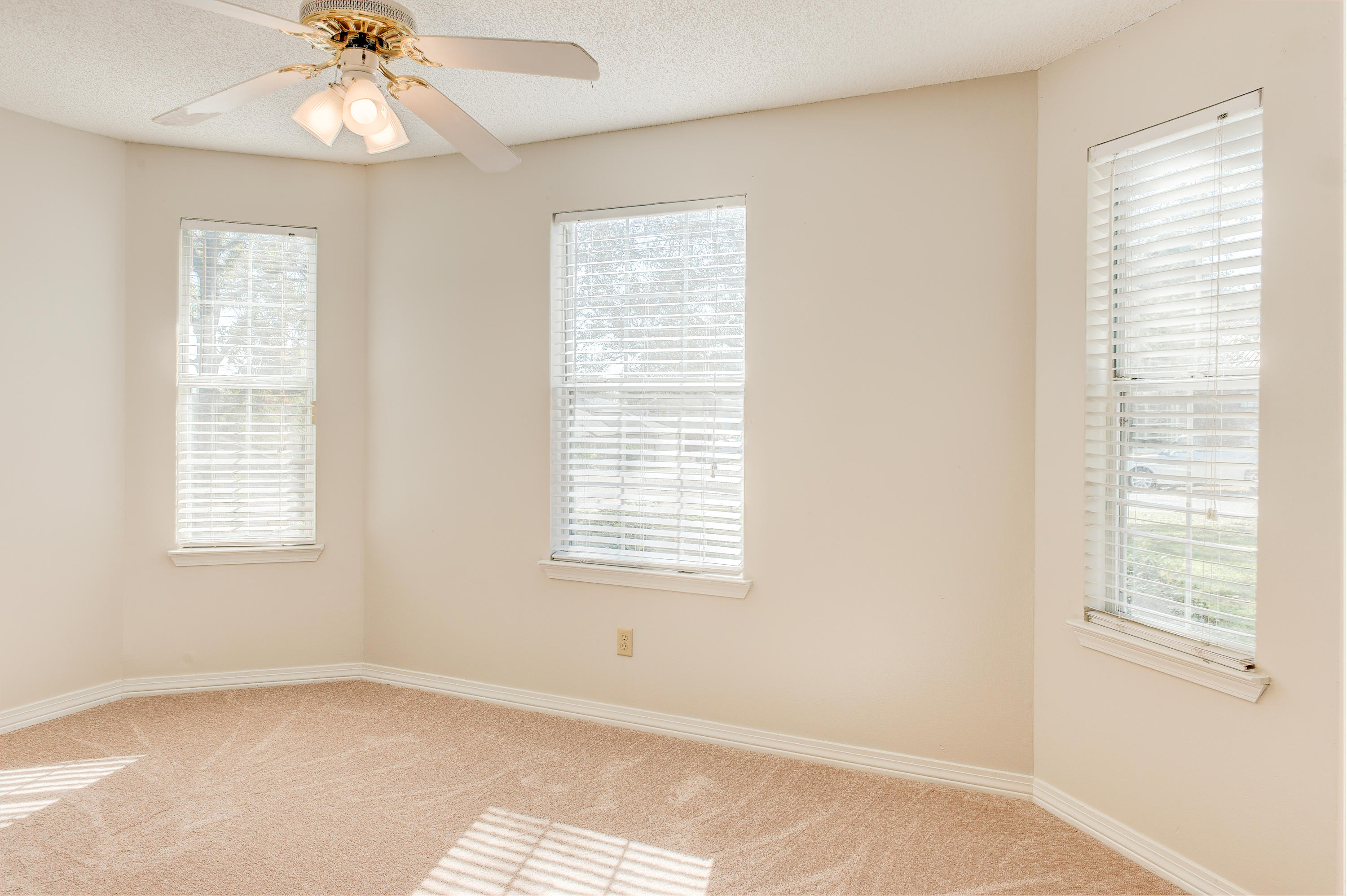 COUNTRYVIEW EST 6TH - Residential