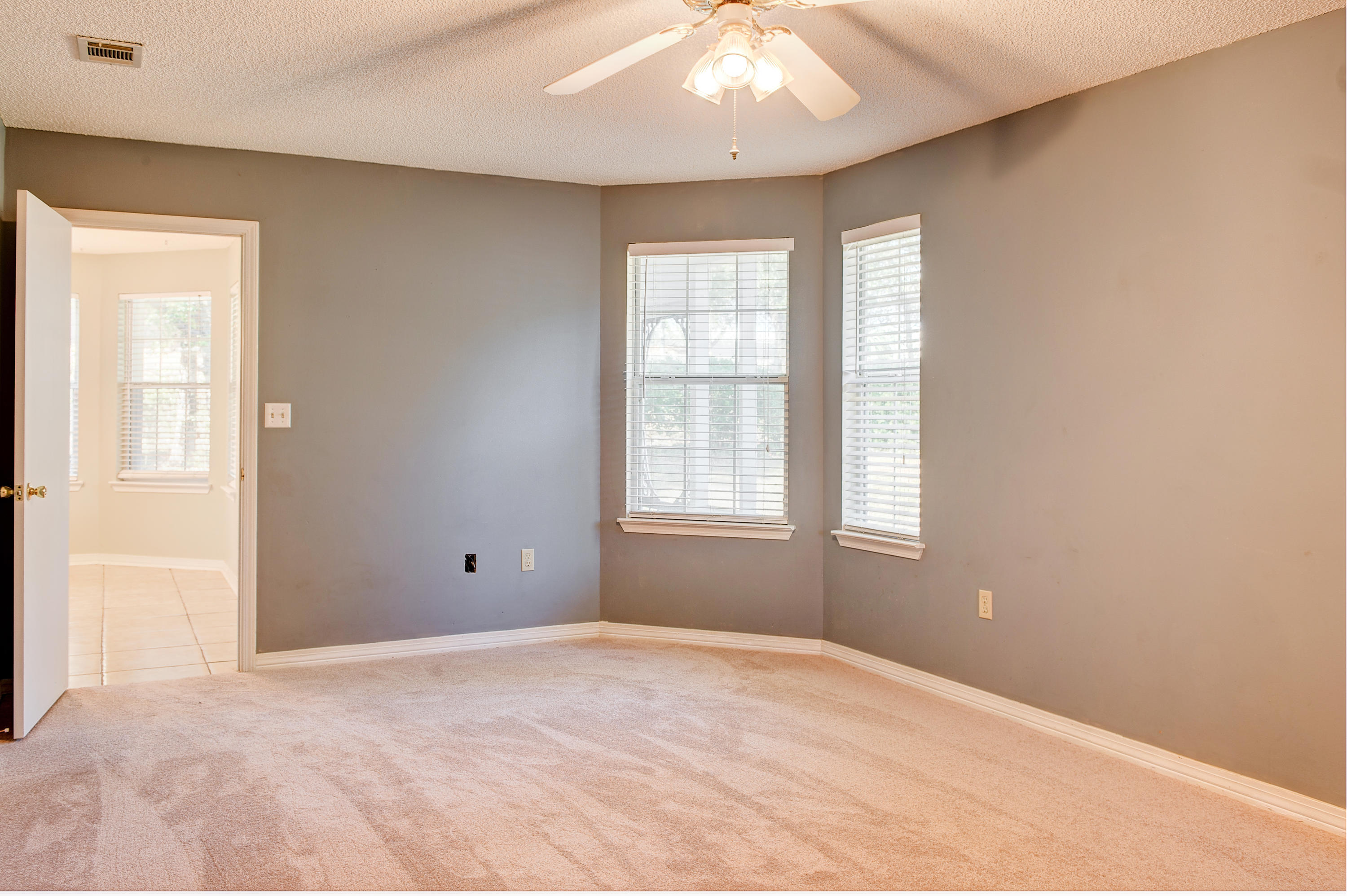 COUNTRYVIEW EST 6TH - Residential