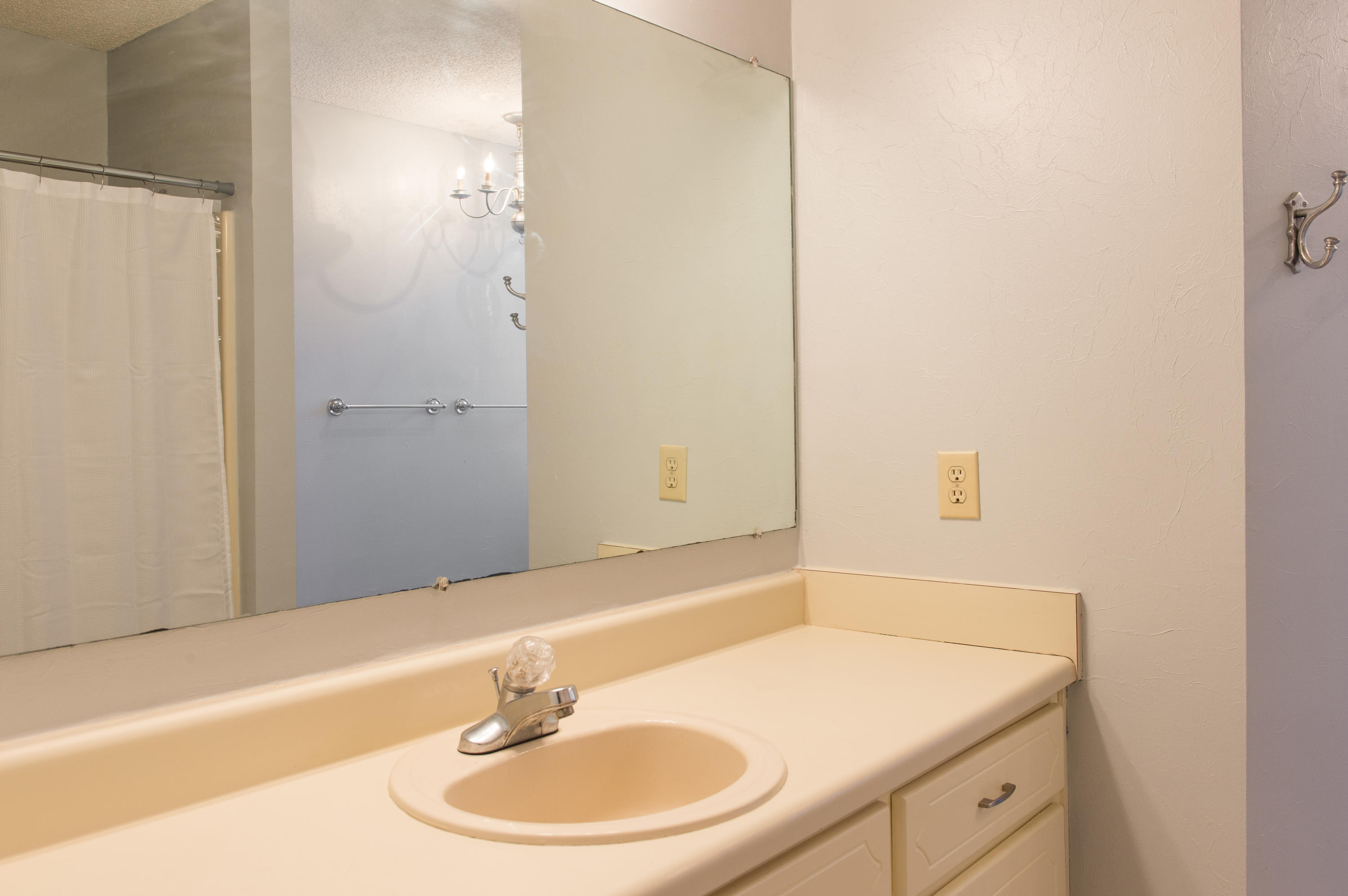 COUNTRYVIEW EST 6TH - Residential