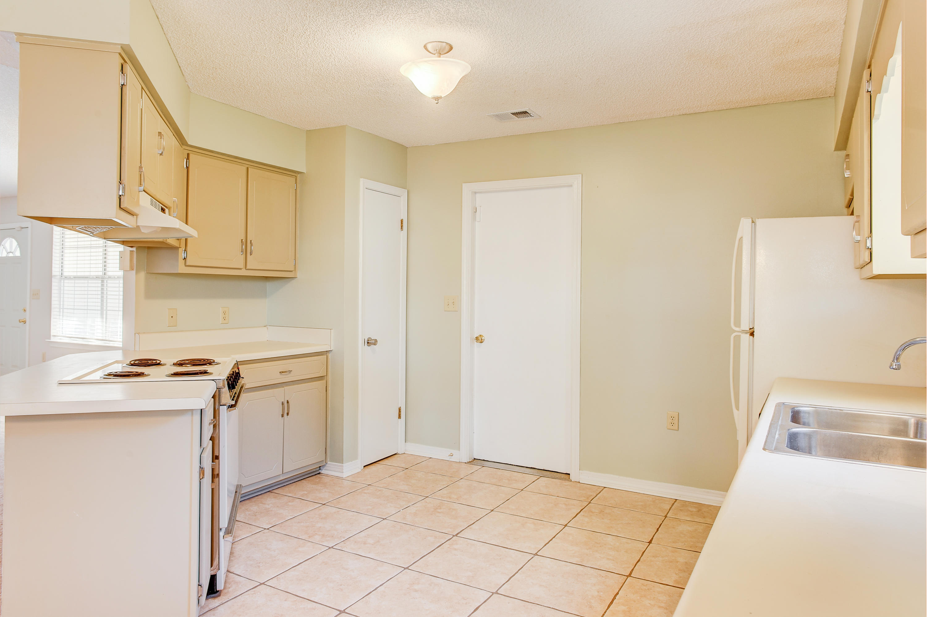 COUNTRYVIEW EST 6TH - Residential