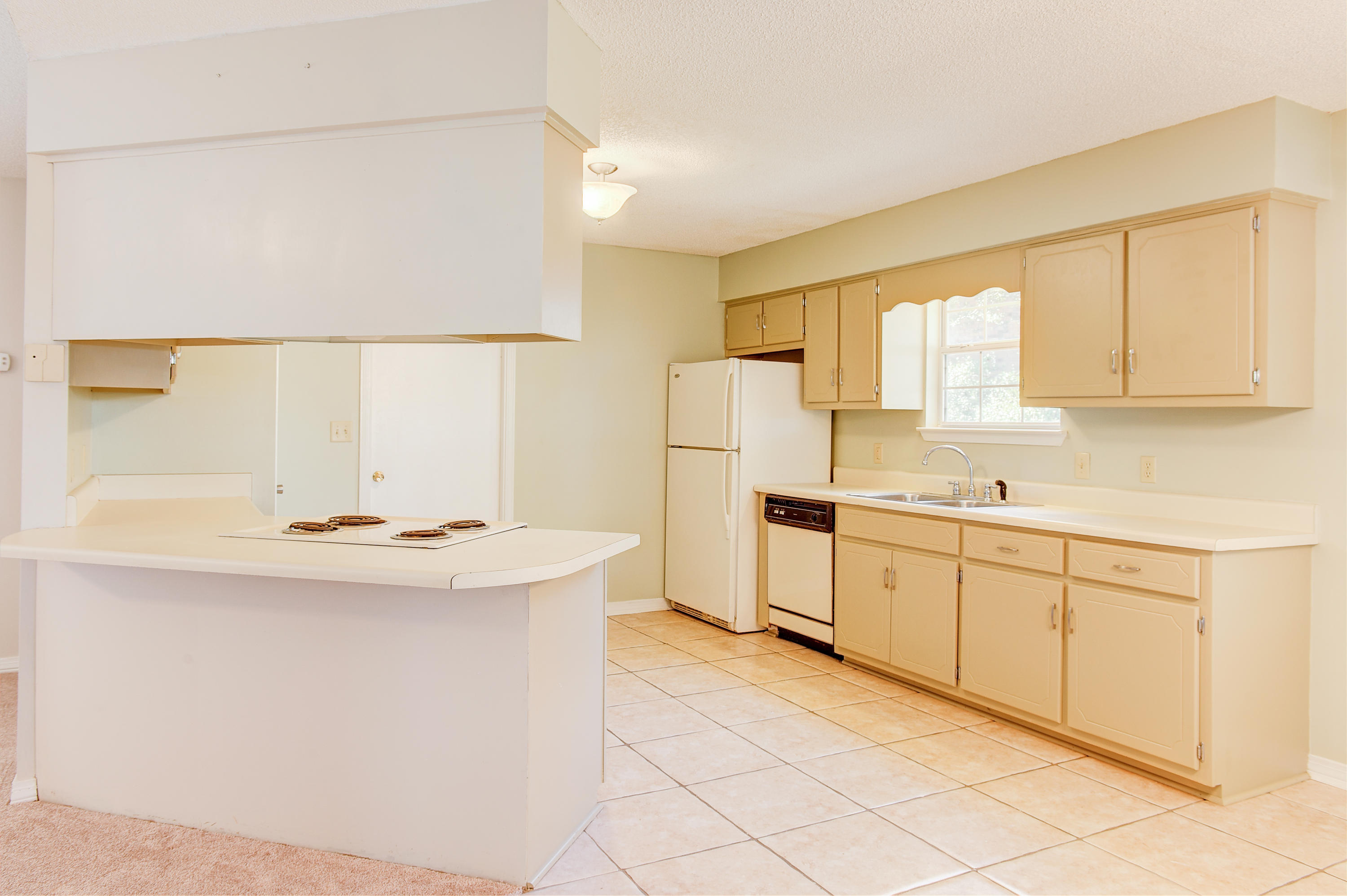 COUNTRYVIEW EST 6TH - Residential