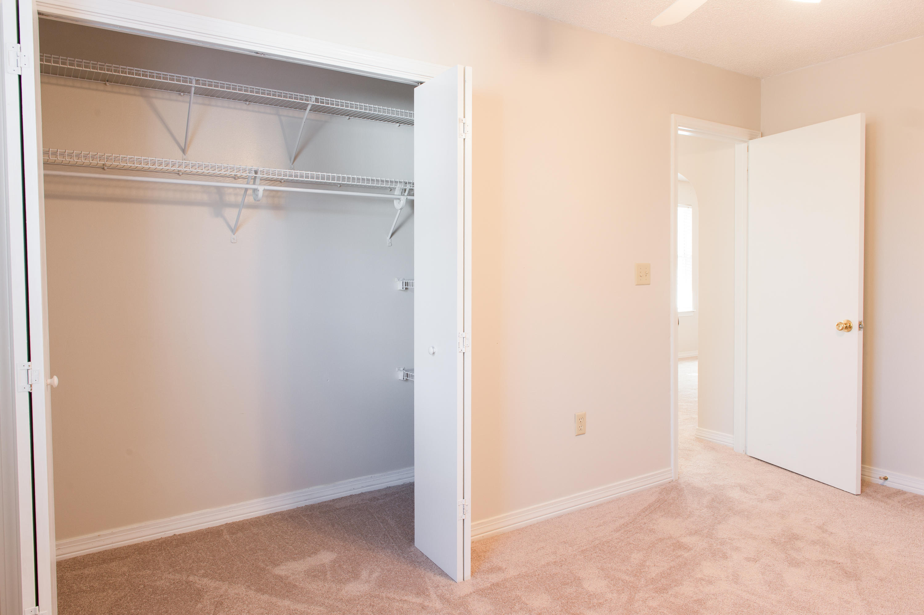 COUNTRYVIEW EST 6TH - Residential