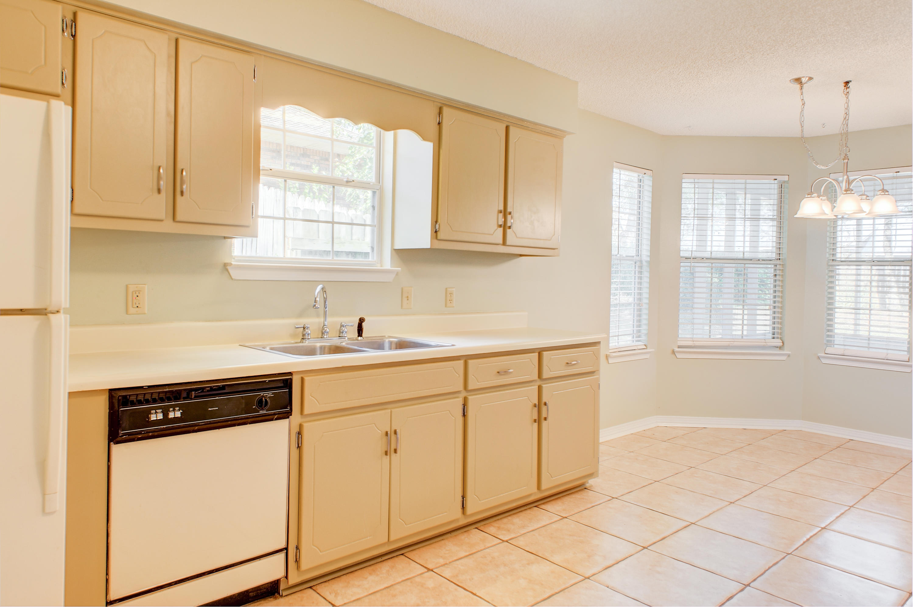 COUNTRYVIEW EST 6TH - Residential