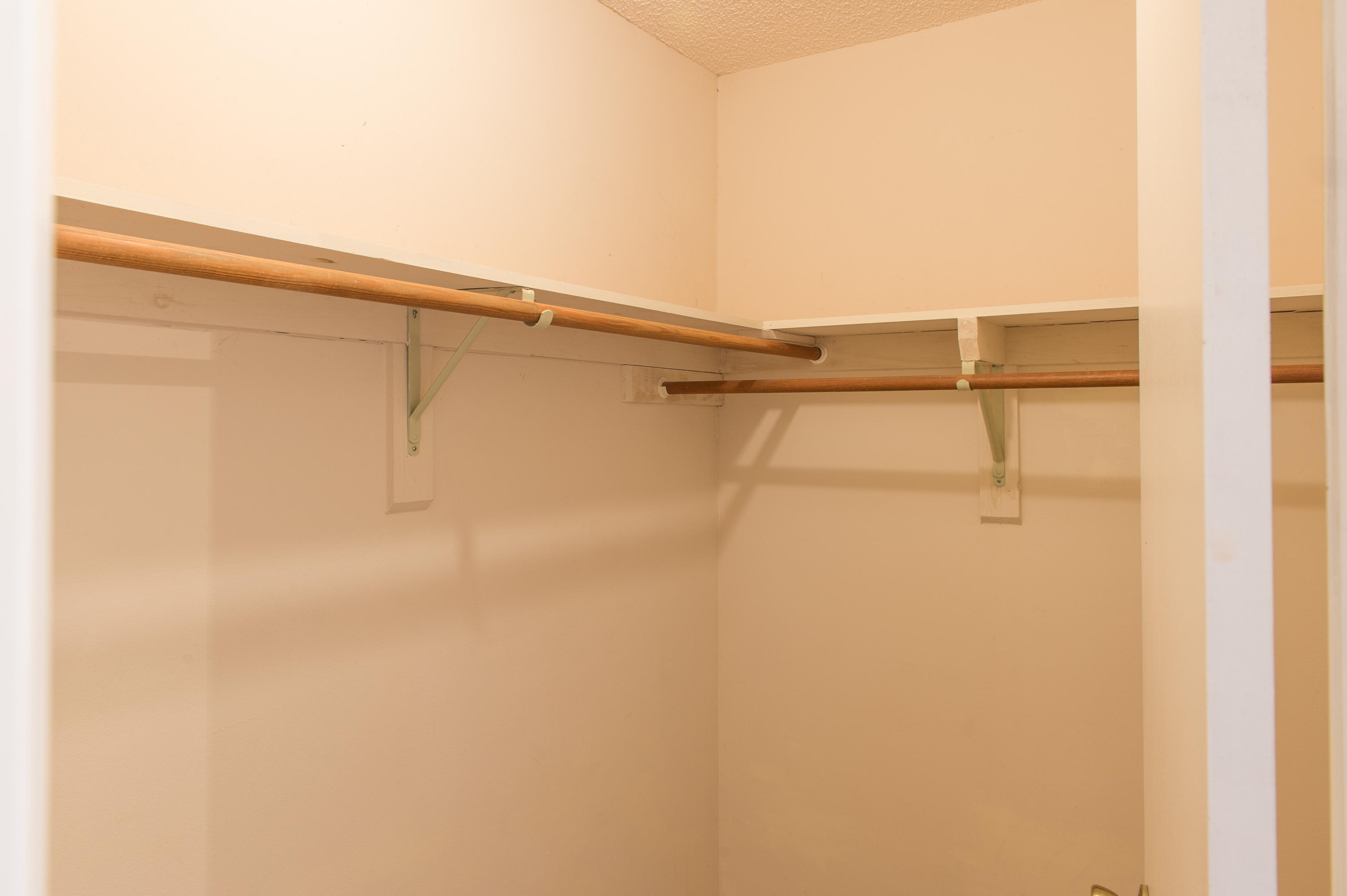 COUNTRYVIEW EST 6TH - Residential