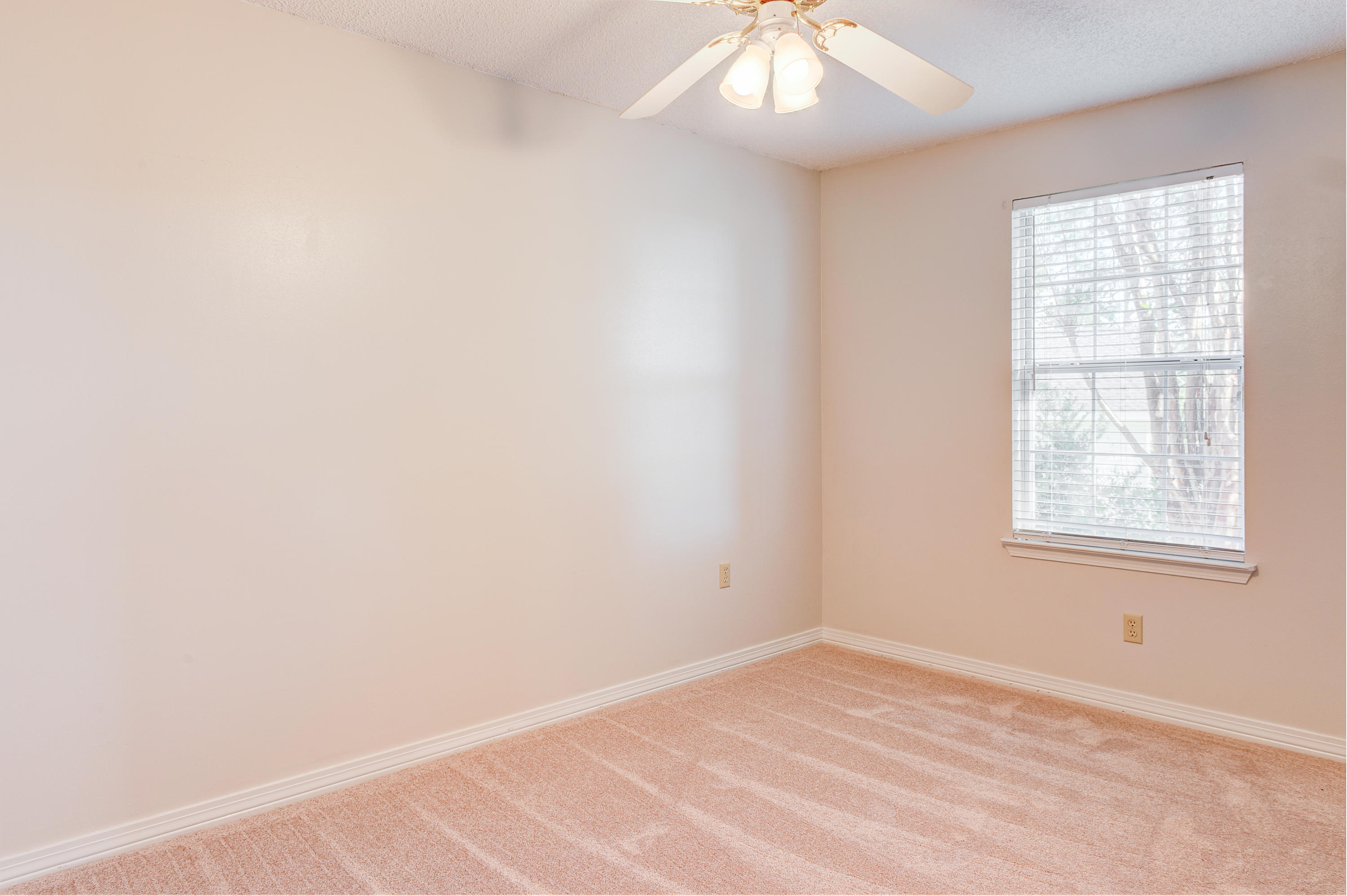 COUNTRYVIEW EST 6TH - Residential