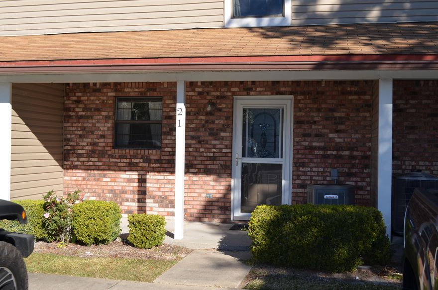 Great unit in the heart of Fort Walton Beach. Right down the road from the back gate of Hurlburt. The kitchen has been updated with new tile and stainless steel appliances and also just had new carpet installed.