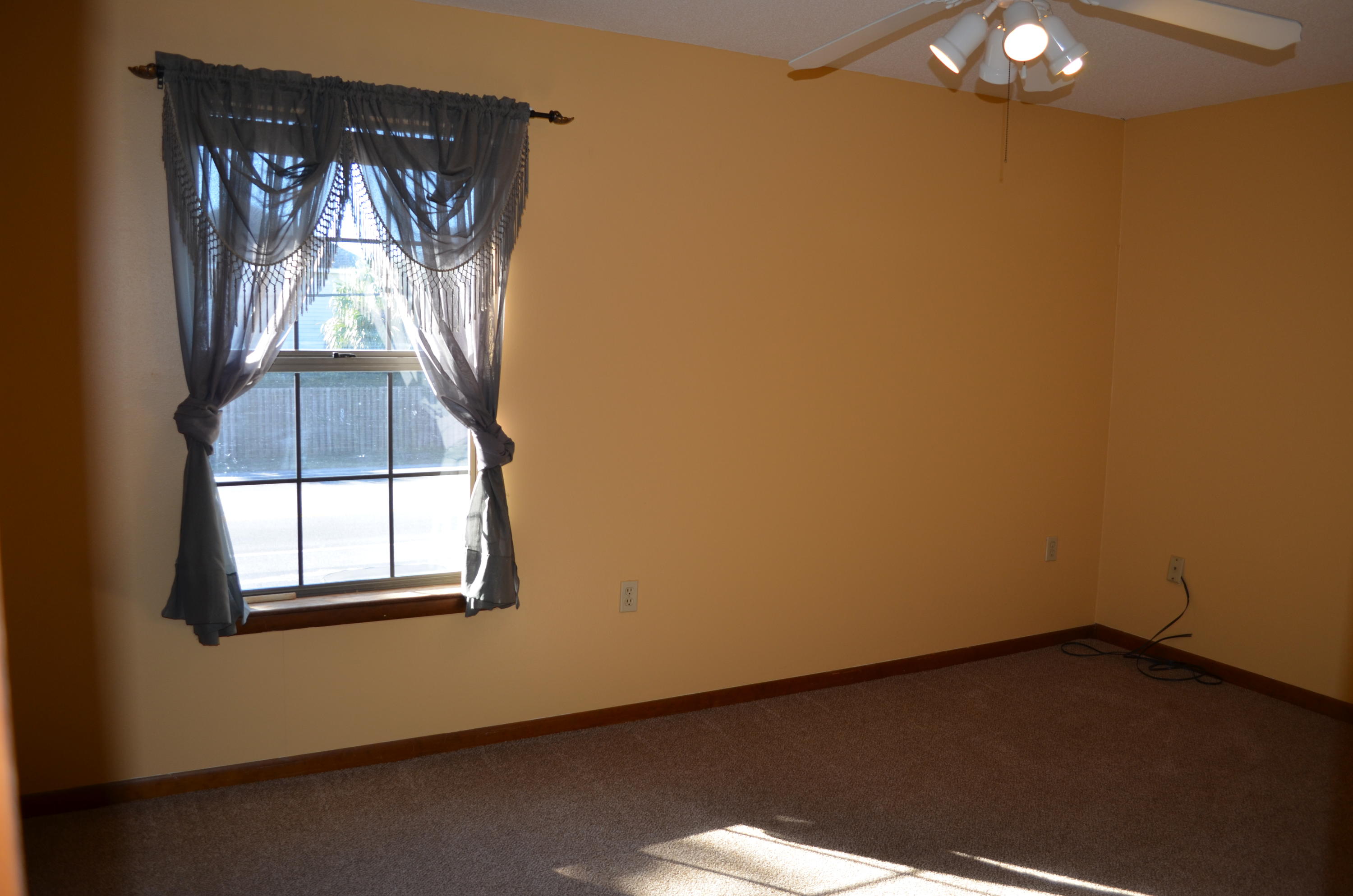 GARDEN VILLAS PH 1 - Residential Lease