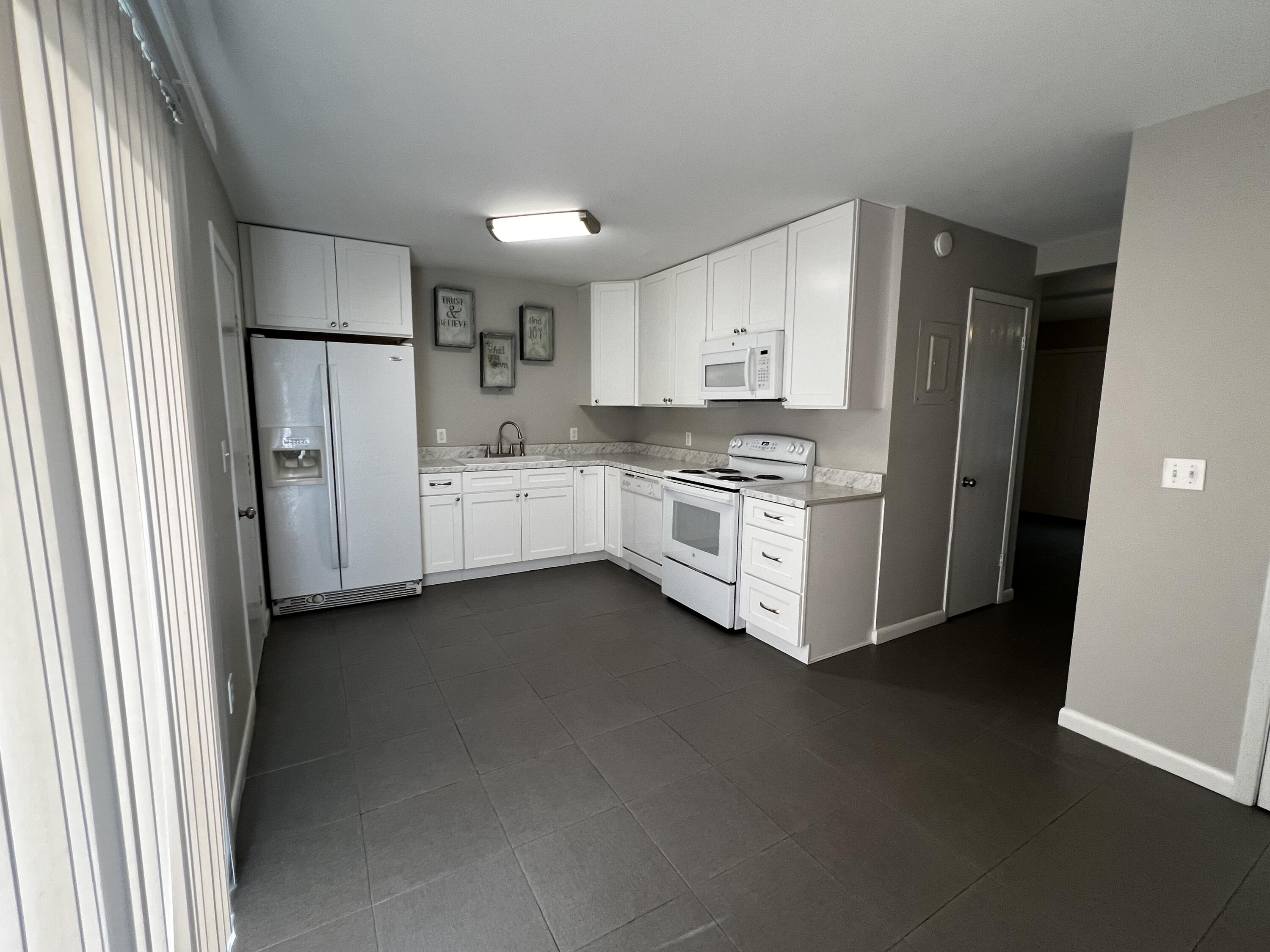 BROWNSVILLE STATION - Residential Lease