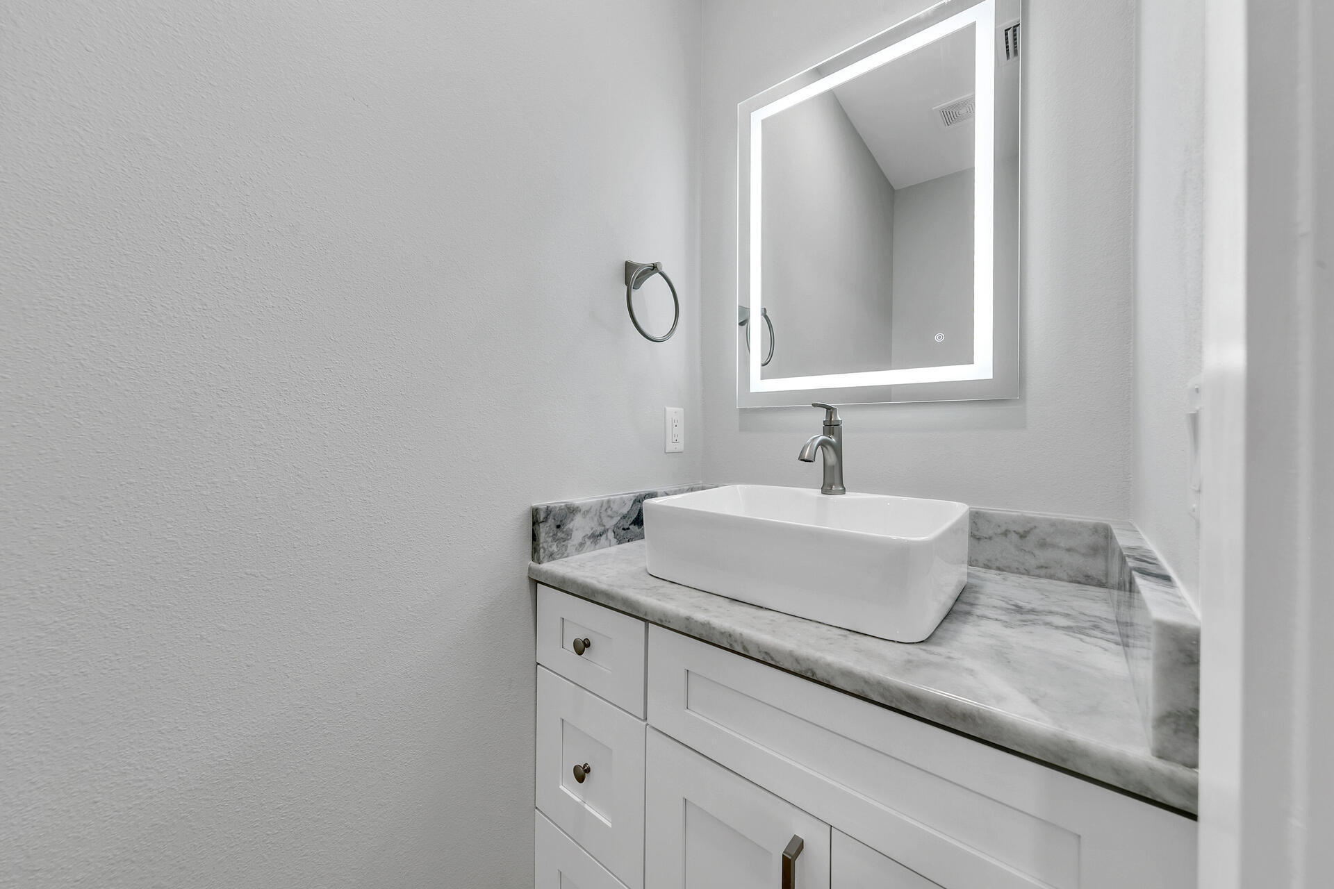 LOT 3 BLOCK 1 OF J.M. & E S/D - Residential