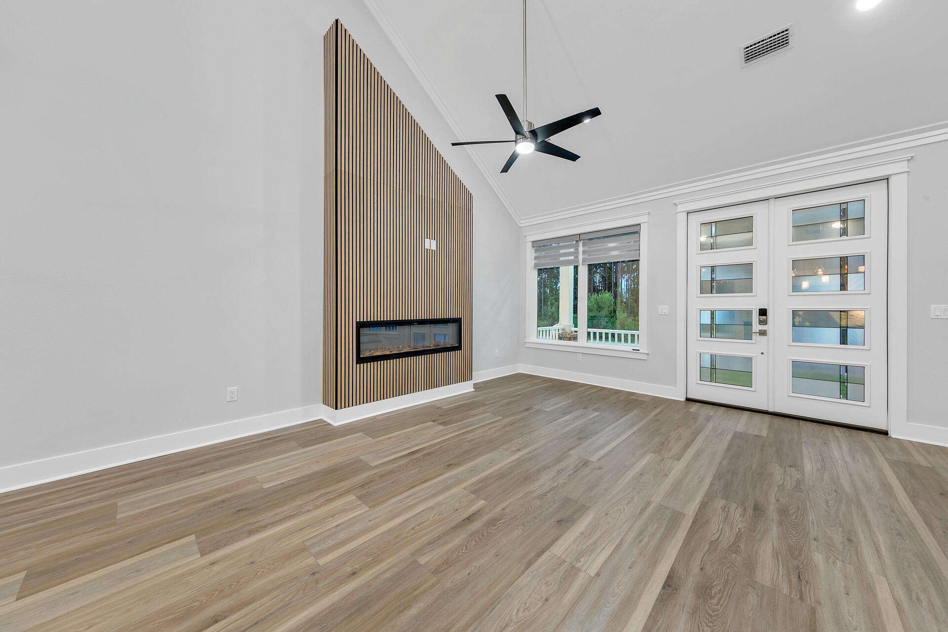 LOT 3 BLOCK 1 OF J.M. & E S/D - Residential