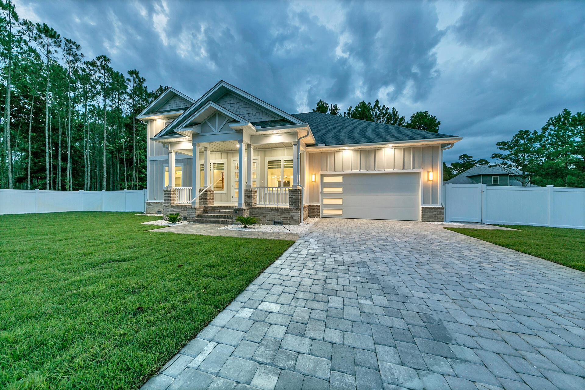 LOT 3 BLOCK 1 OF J.M. & E S/D - Residential