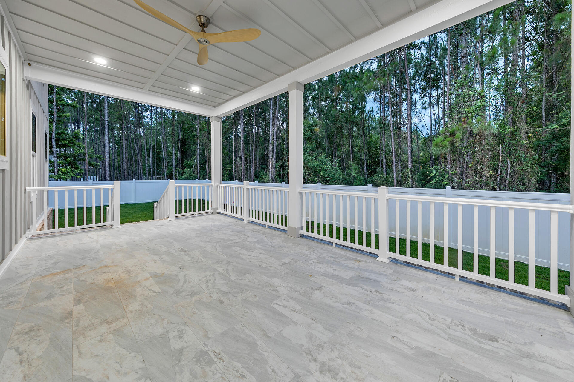 LOT 3 BLOCK 1 OF J.M. & E S/D - Residential