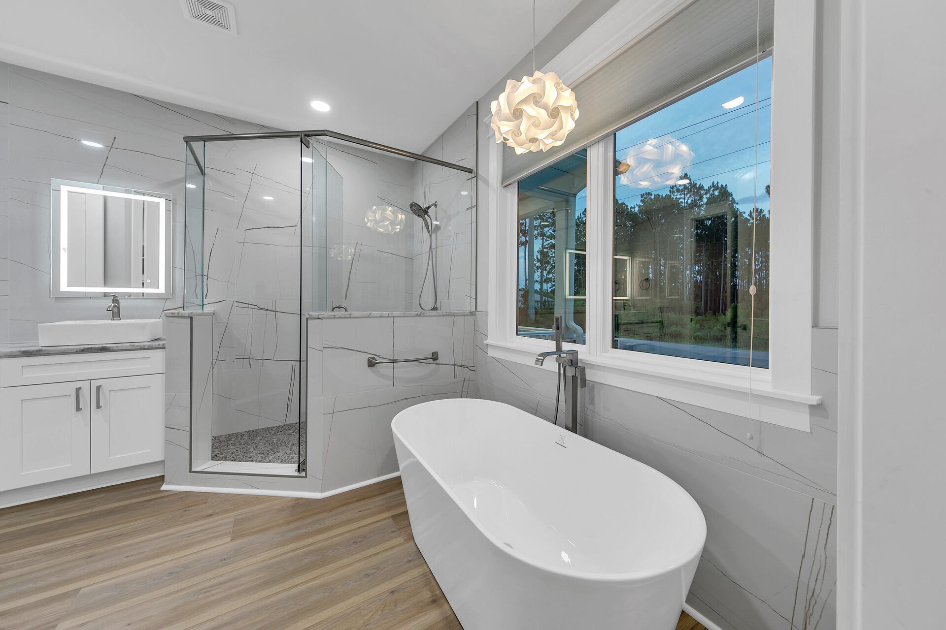 LOT 3 BLOCK 1 OF J.M. & E S/D - Residential