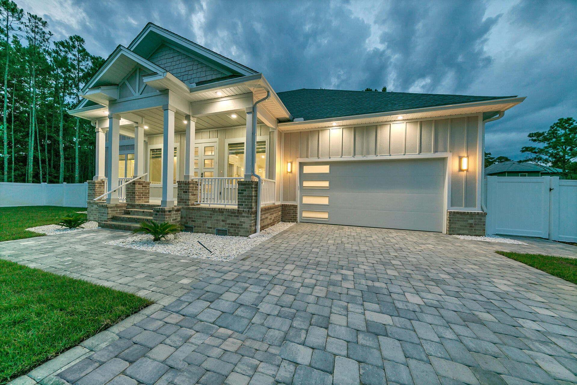 LOT 3 BLOCK 1 OF J.M. & E S/D - Residential