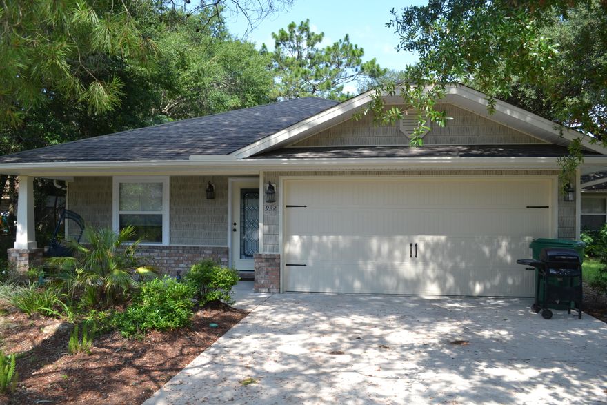 Spacious custom built home in the heart of Fort Walton Beach! Open floor plan with all of the custom amenities with granite, high ceilings, crown, upgraded stainless appliances complete with Florida room off of the living space. This is a 3 bedroom home that comes with an additional small bonus room that can be used as an office. Huge Backyard!