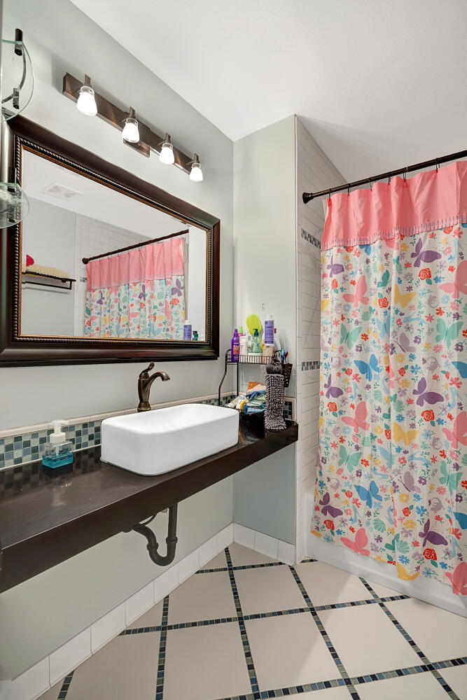 SANTANDER 1ST - Residential