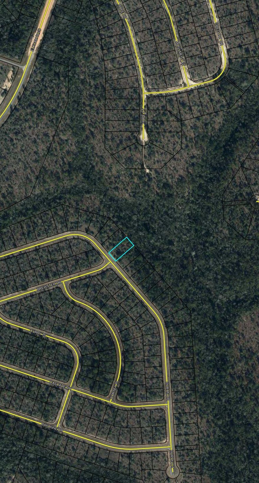 ********Owner Financing Available *****This lot is priced right and ideal for a builder / developer. Large .321 acre lot is a plus for a builder or a family wanting to build . Sunny Hills is ideal for someone wanting country living with clubhouse and golf course without paying high HOA fees. Other than the clubhouse and beautiful Green Golf turf, Sunny Hills offers numerous lakes with white sandy beaches and clear water throughout for recreational activities such as swimming, boating, and fishing, but also provides a short drive, approximately 45 minutes to Panama City beaches, entertainment, dining, malls, and airport. Want extra acreage ? Lot 22 is also on the market