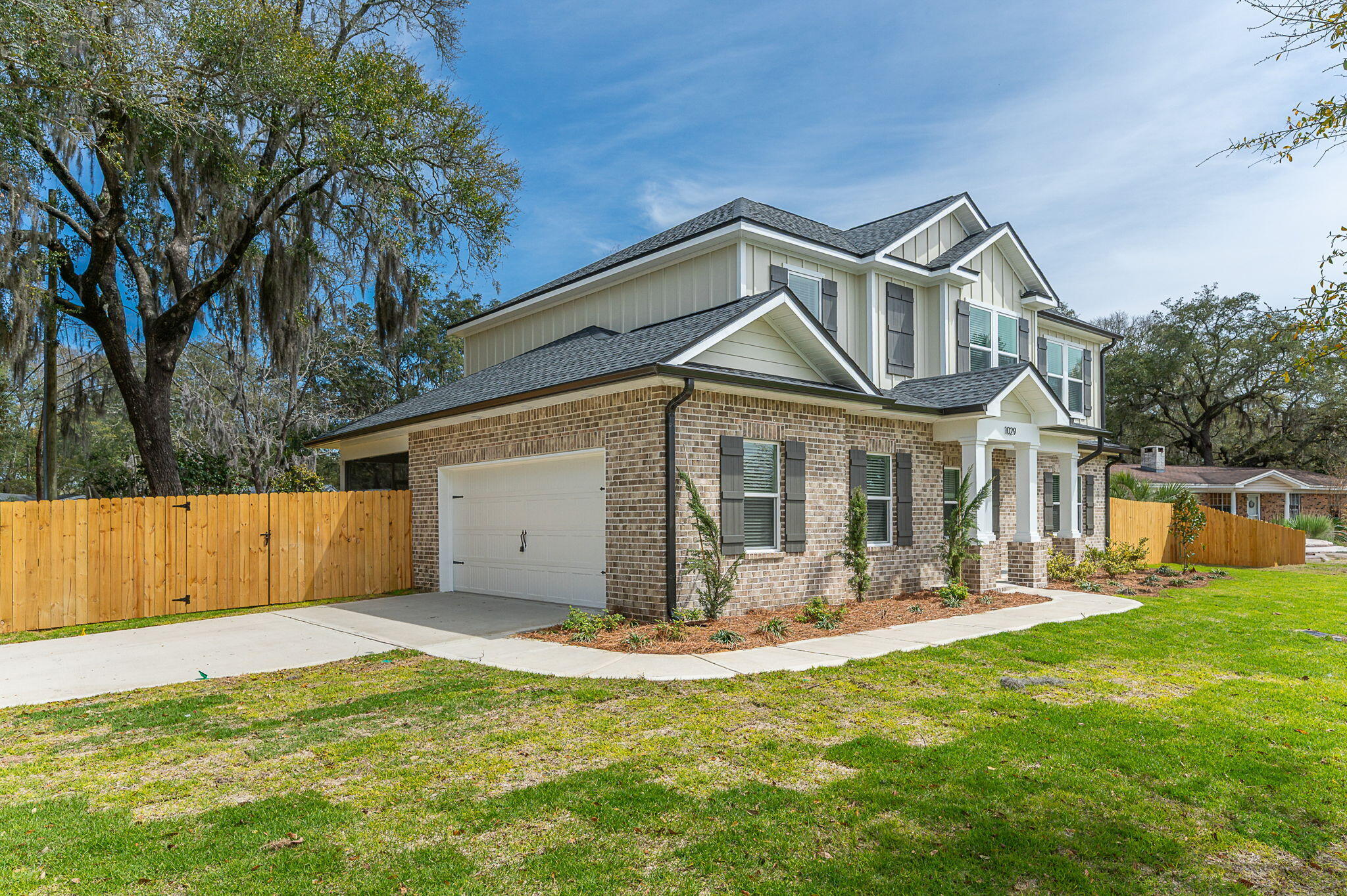 GREY MOSS POINT - Residential