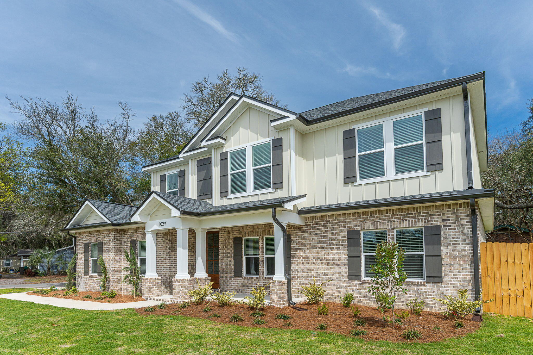 GREY MOSS POINT - Residential