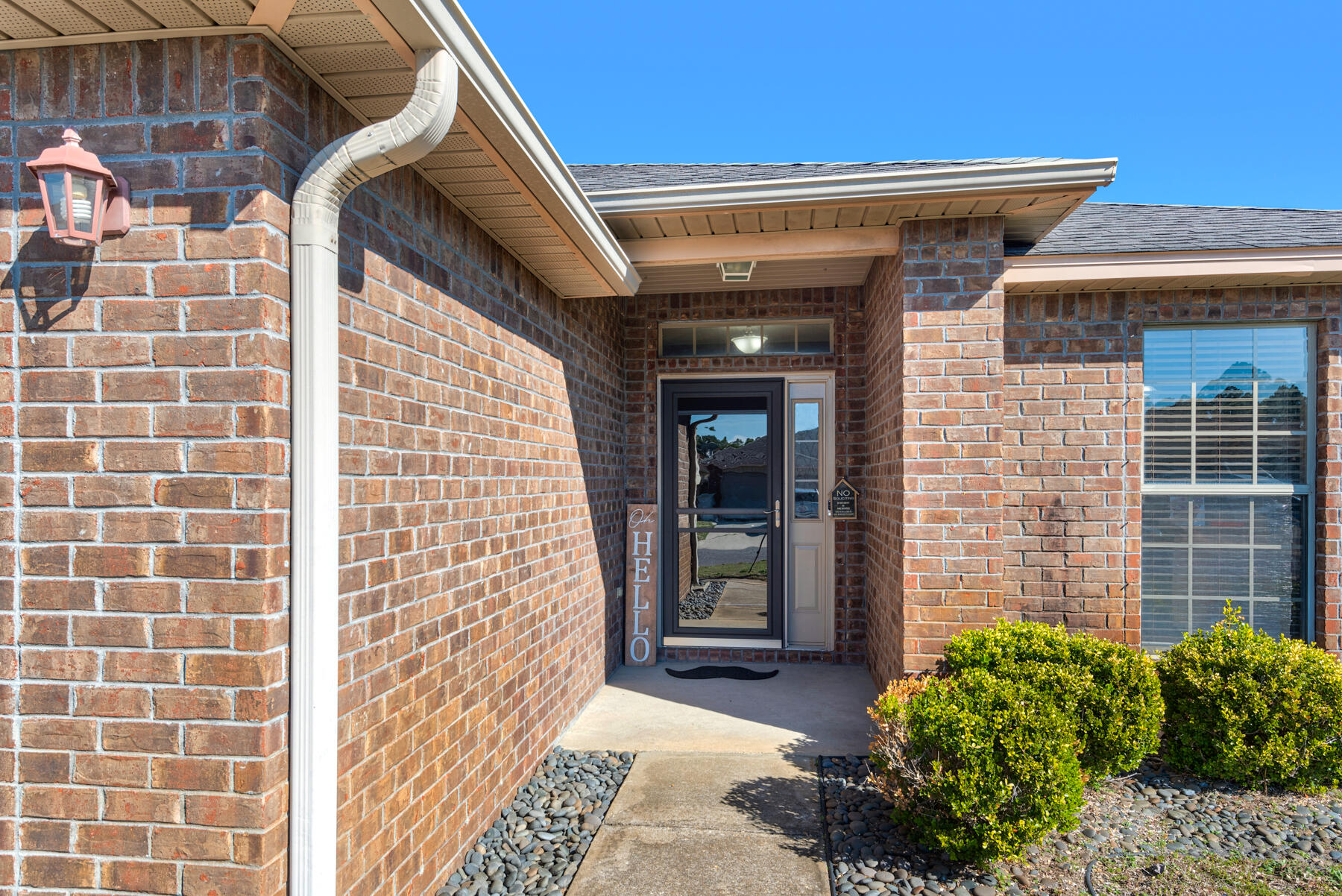 This beautiful, all-brick, move-in ready home in west Navarre is seeking a new owner to love it. With an open concept and vaulted ceilings, this home feels even larger than its impressive 2034 SF. The kitchen has a practical layout, and features lush dark maple cabinets, stainless appliances, a double-bowl sink, framed by gorgeous granite countertops with a HUGE bump-up breakfast bar. The bedrooms are generously sized, plus there's a bonus room, which could make a great study, office, craft room, or other use. The master suite features corner-set French door entry, a garden tub (for soaking away the day), and a large walk-in closet.Conveniently located near schools, shopping, dining, and entertainment options, and less than four miles to the sugar-white sands of Navarre Beach.
