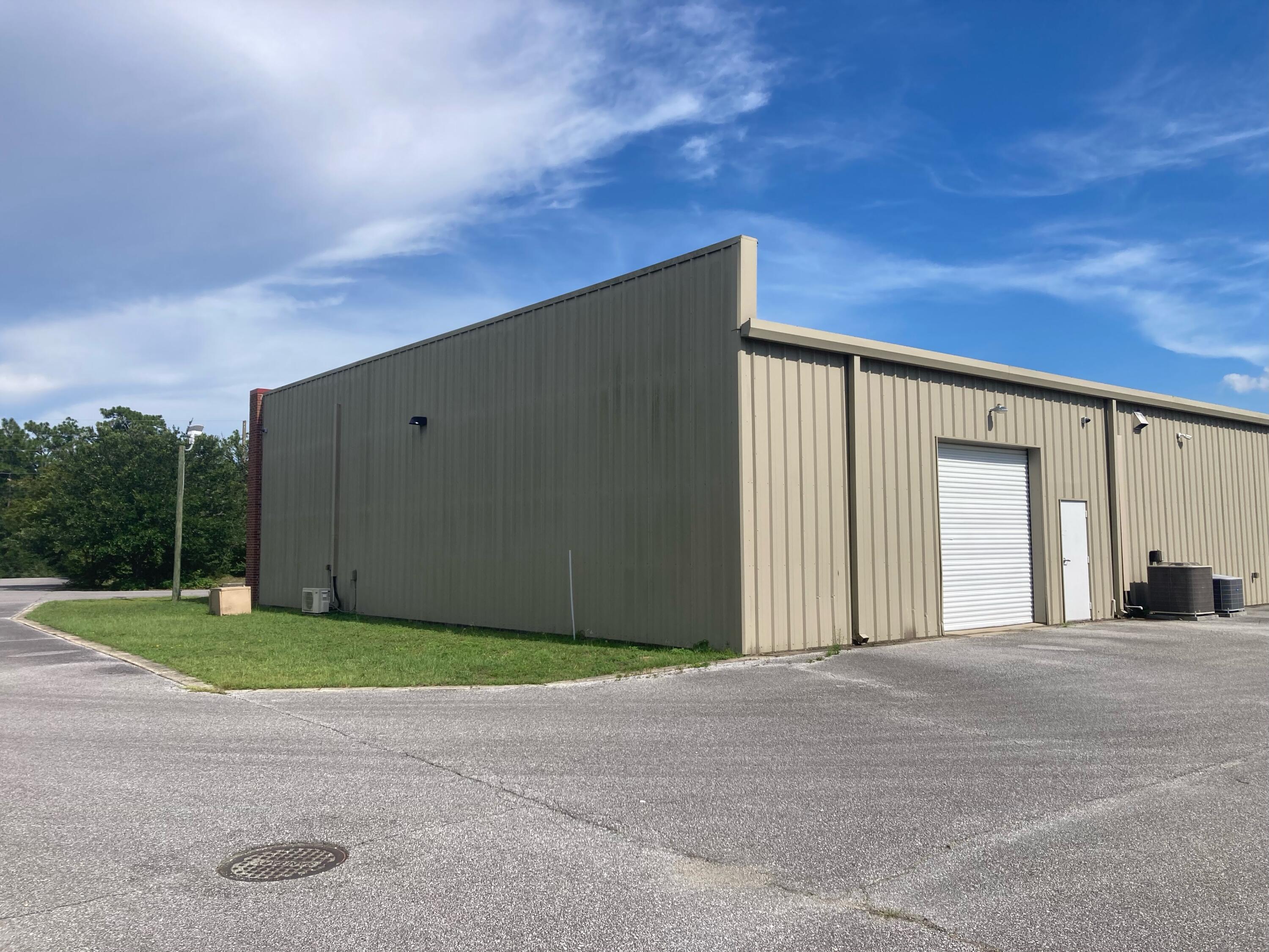 Warehouse/office complex located in Crestview Airpark. The unit is 30'x60' with one restroom and one roll up door at the rear of the building. The interior of the building can be built out as office, warehouse, or manufacturing space.