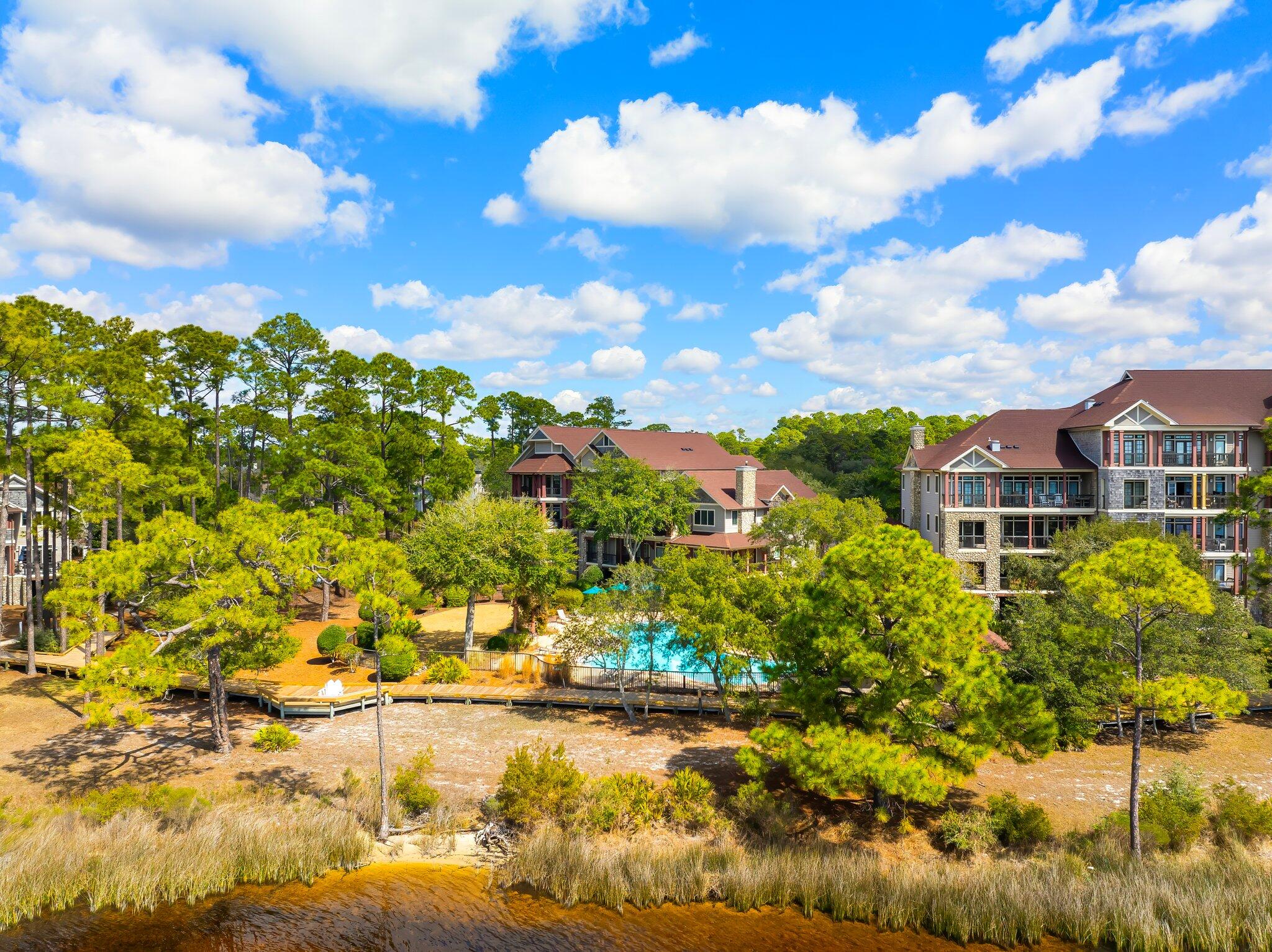 WILD HERON LAKESIDE LODGE - Residential
