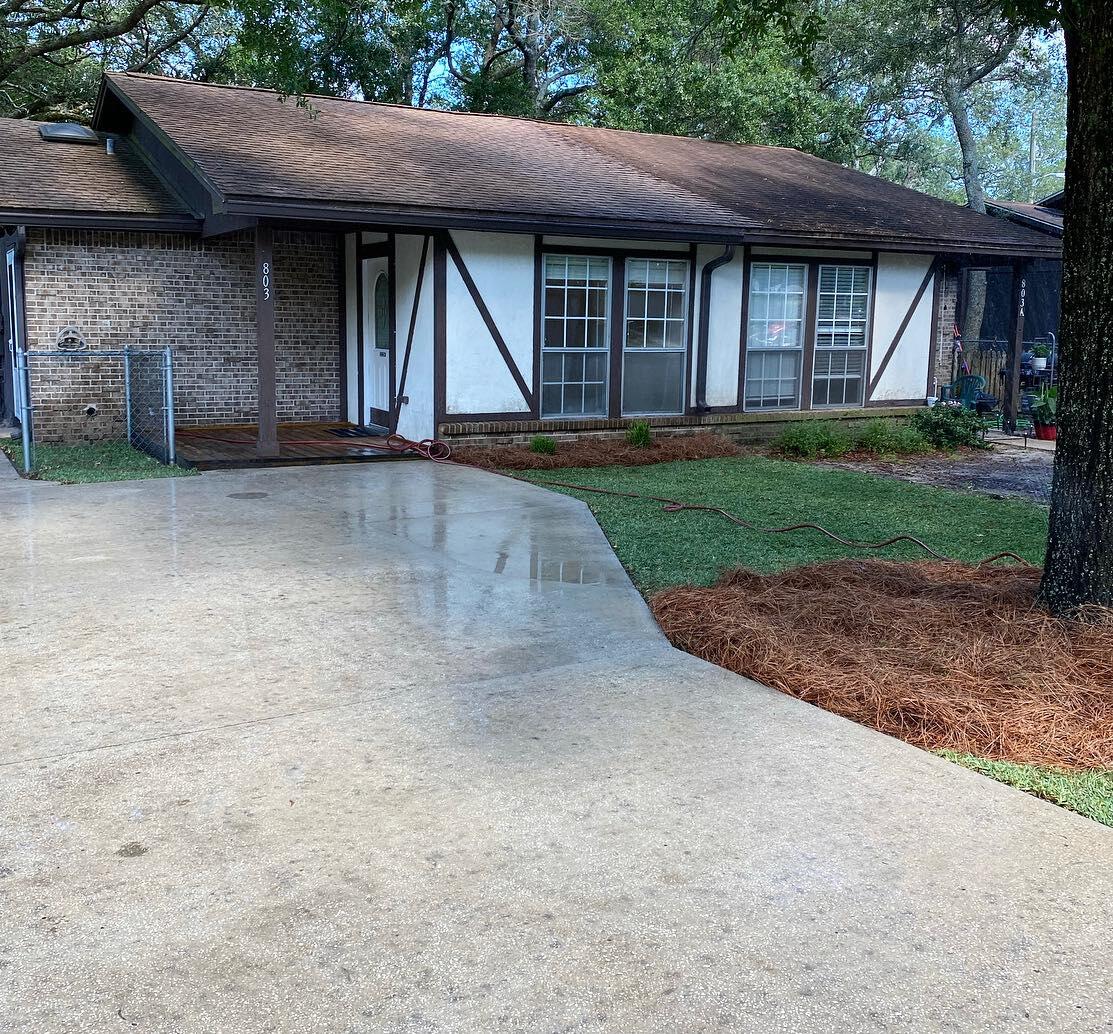 AVAILABLE.... May 16, 2022. 2bed/1bth quaint patio home in the heart of Fort Walton Beach with Handicap Accessible features. Large, fenced in back yard and AS IS Washer & Dryer. NO smoking. Pets allowed upon approval with a non-refundable pet fee. Minimum 600 FICO credit score required in addition to meeting applicant rental criteria. No showings at this time.