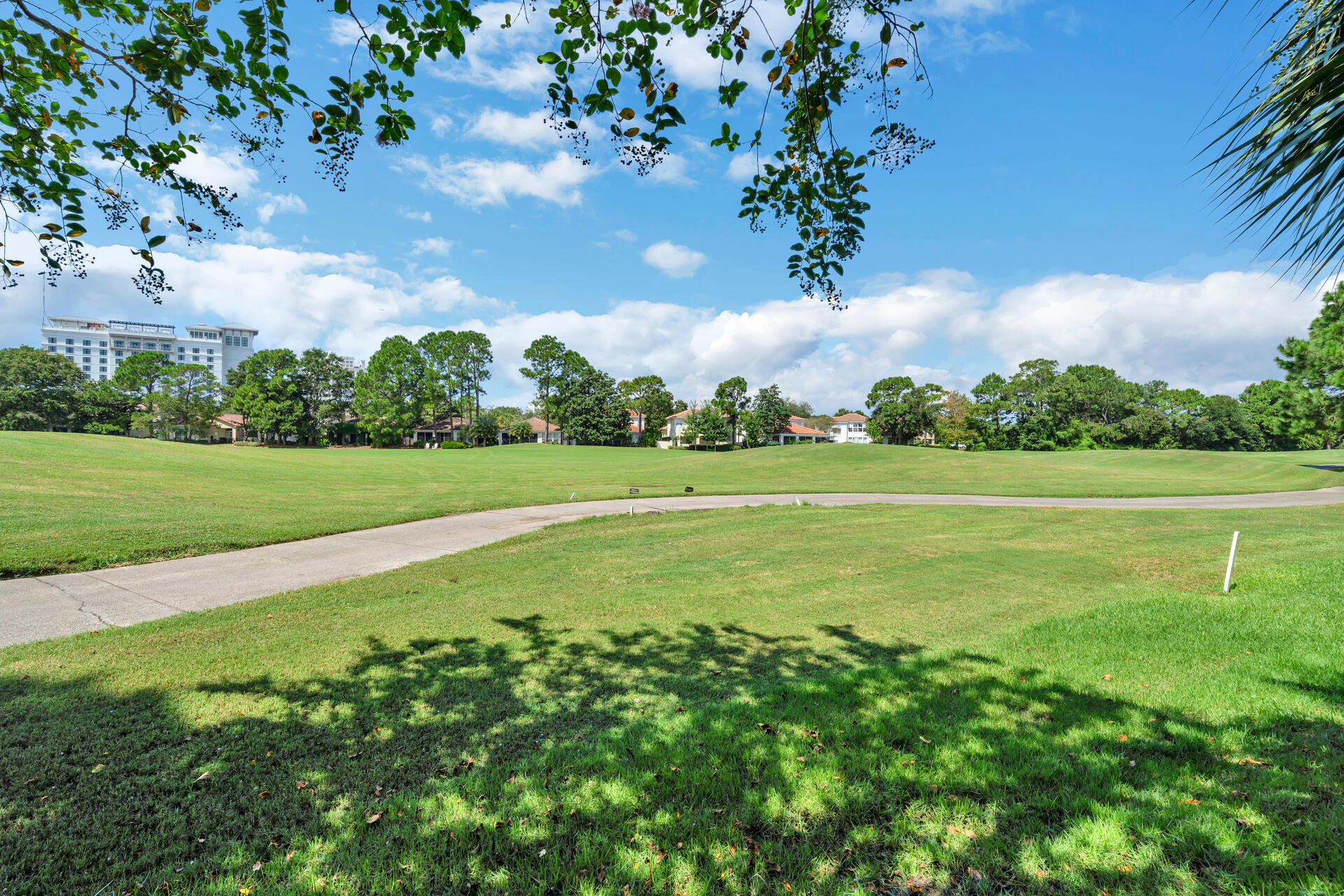 Villa Lago - Residential