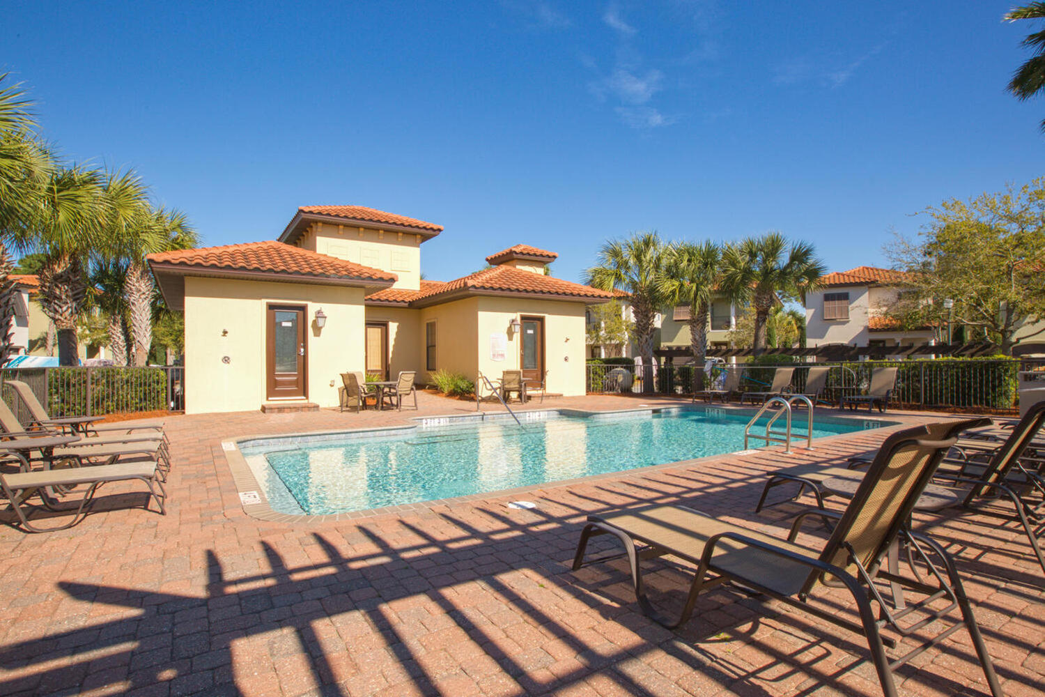 Villa Lago - Residential