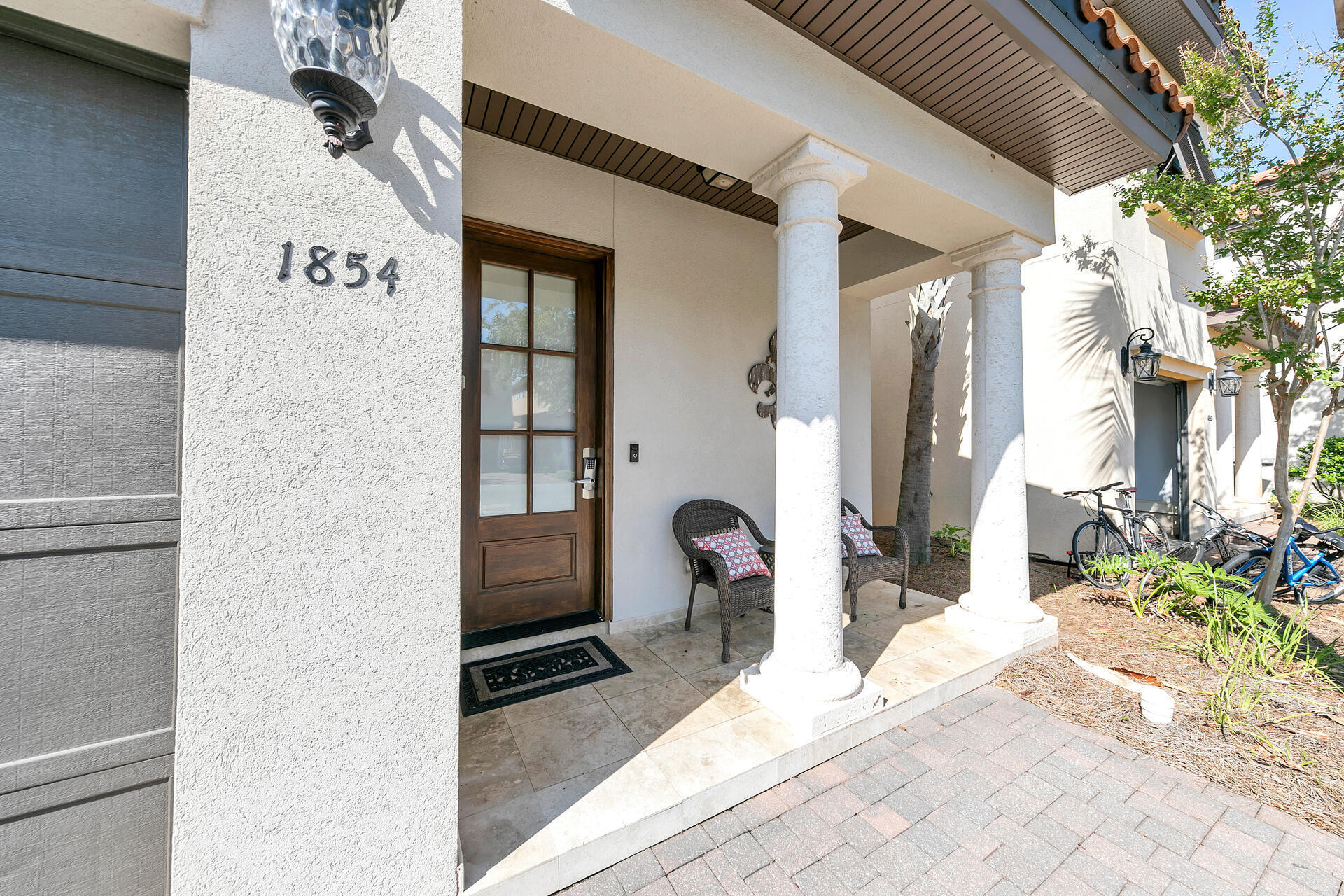 Villa Lago - Residential