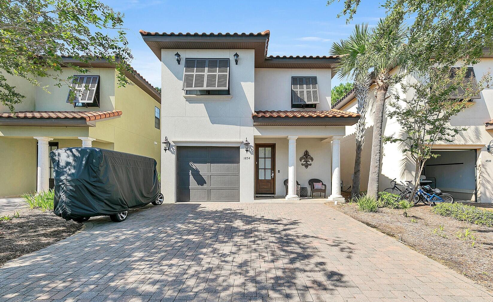 Villa Lago - Residential