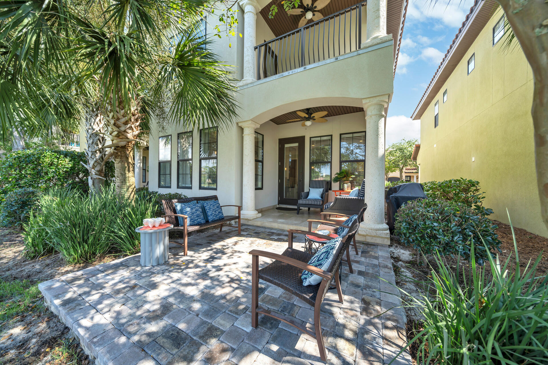 Villa Lago - Residential